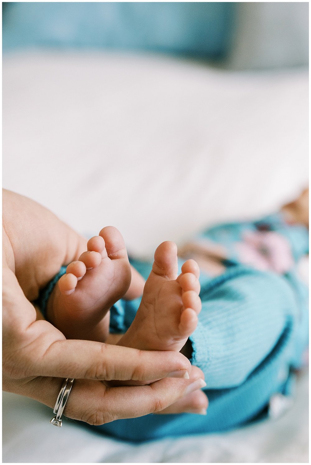 NEWBORN TWIN GIRLS HOME LIFESTYLE PHOTOGRAPHY SESSION IN ALBUQUERQUE, NEW MEXICO_0005.jpg