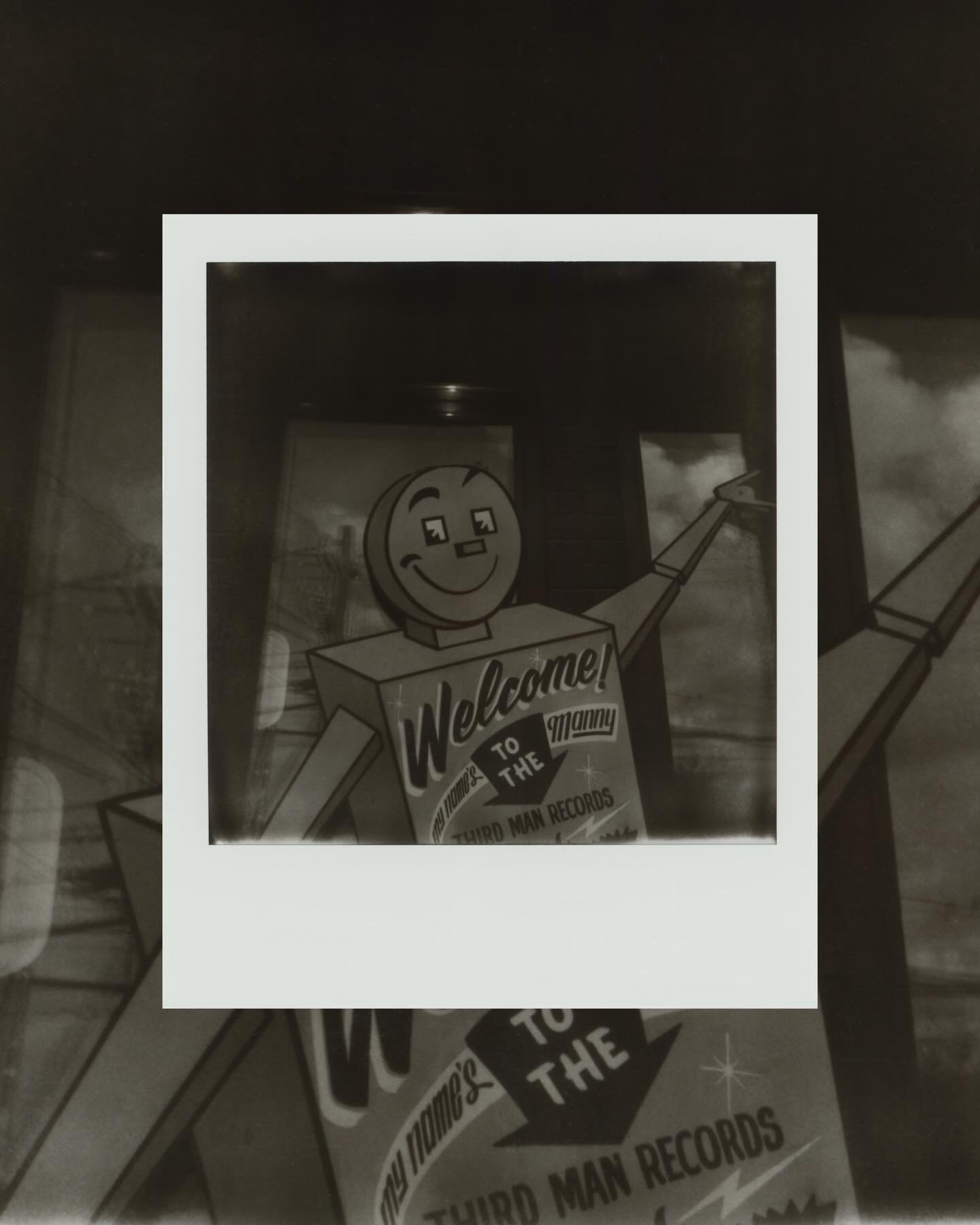 Memories from summer 2025, Nashville on Polaroid 📸 🎸🐄🐎

#polaroid #polaroidphoto #theblueroom #nashville #thirdmarecords