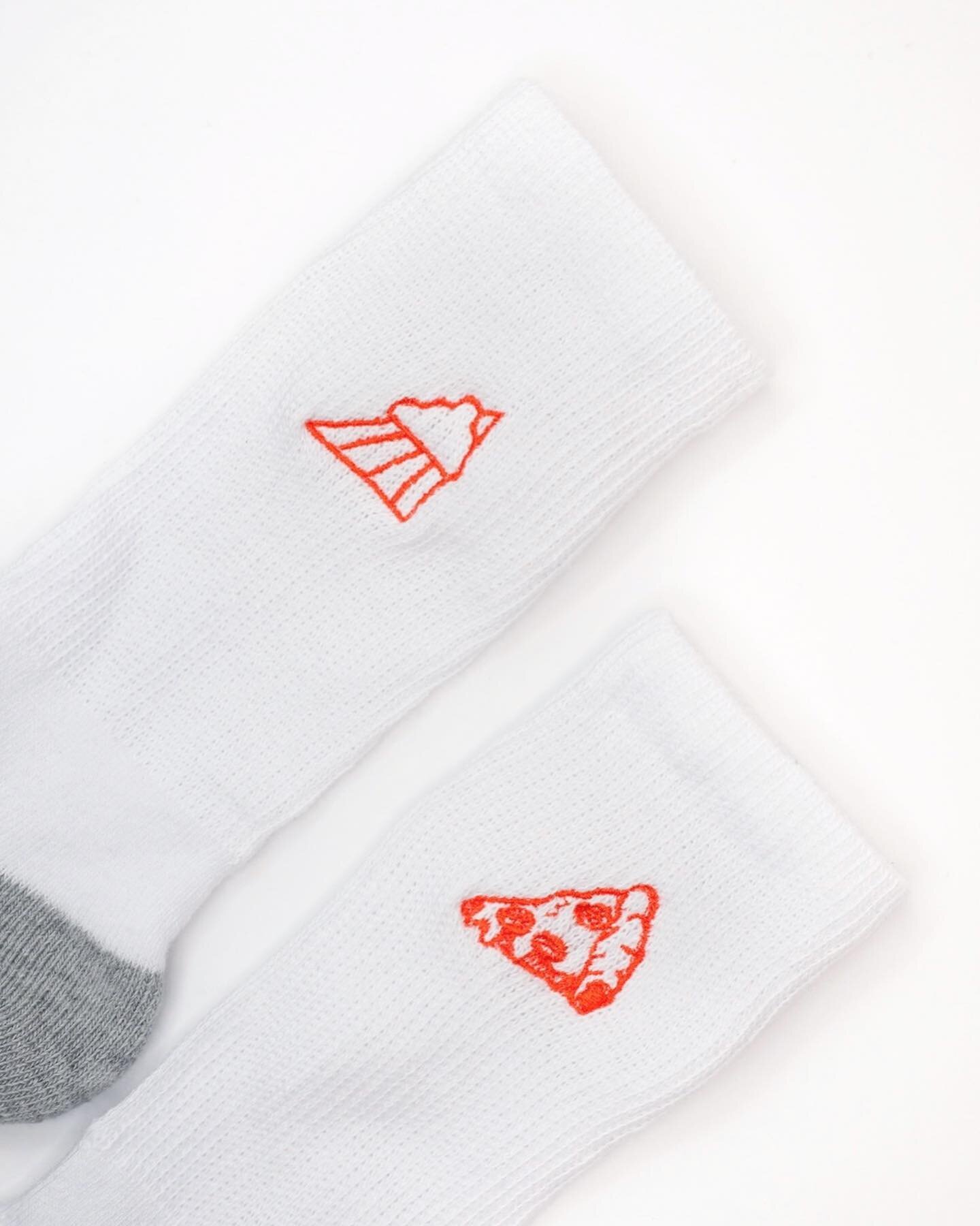 Weekend 🤝 Pizza

One of our favourite MakeLab Classics is the live embroidery experience. Our staff behind the bar can customize most products within minutes.