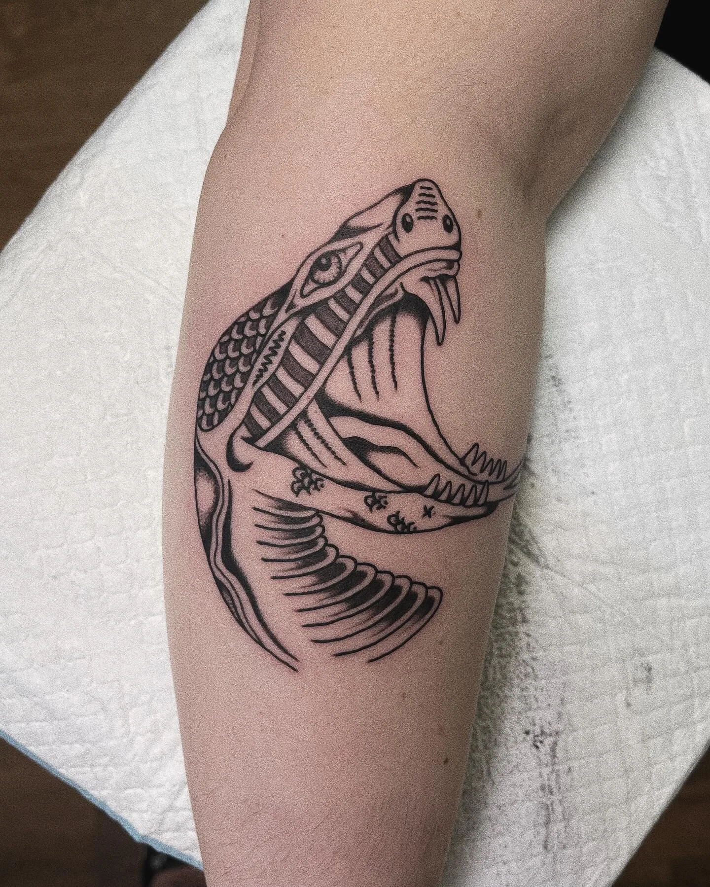 Dietzel snake for Charlotte, thank you!  Made at @oldsoultattoostudio 🖤
