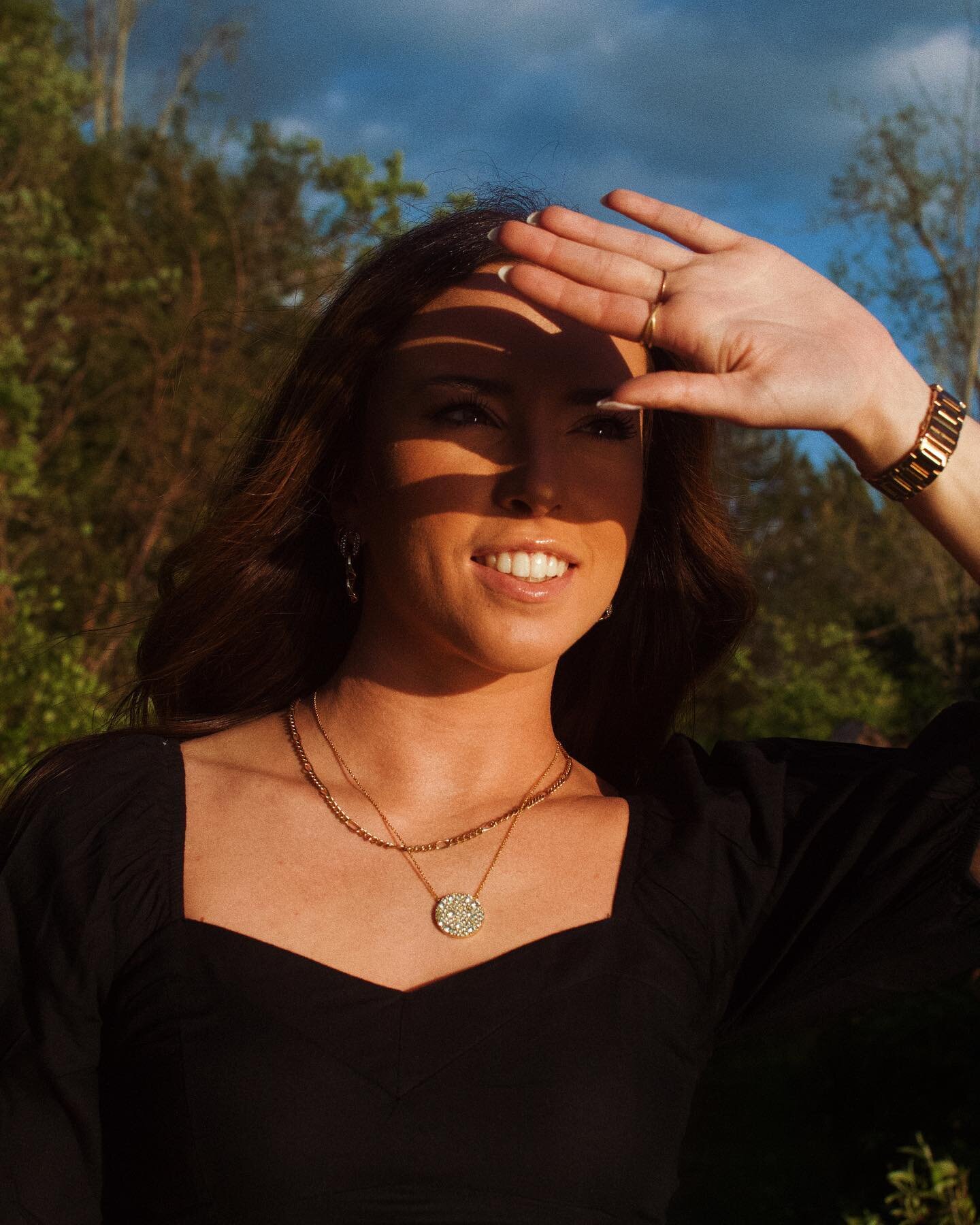 “leave me a smile
just warm enough...
to spend a million
golden afternoons in.”
- sanober khan, turquoise silence
.
.
.
#photography #photographer #photo #portrait #portraits #nature #outdoors #sunny #nashville #tennessee #downtownnashvil