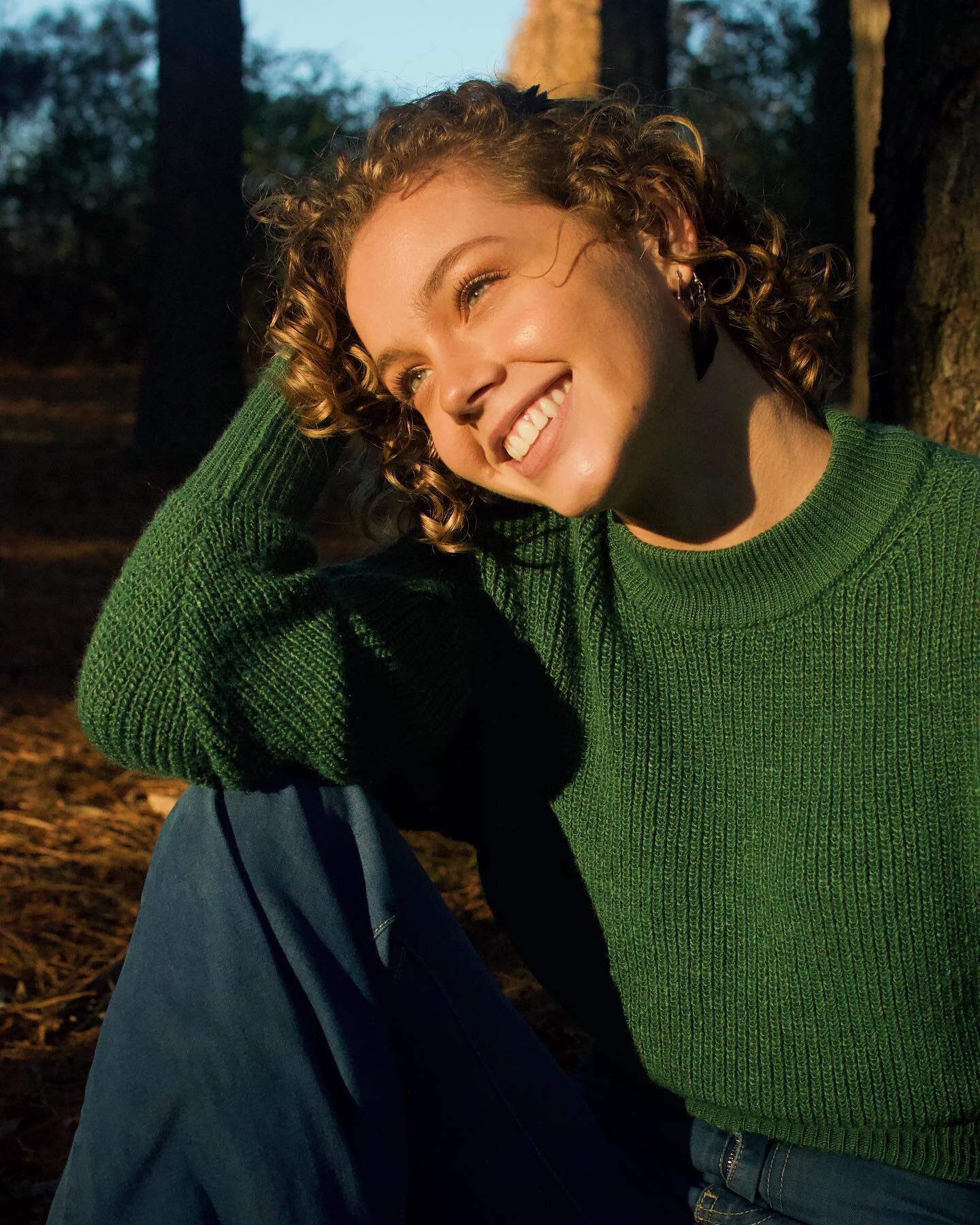 “she loves her lonely moments, the silence away from the crowds. when it's just her daydreaming.”
- marie-kristin hofmann, remember the wild girl
.
.
.
#photography #photographer #photooftheday #photo #portrait #portraits #nature #goldenh
