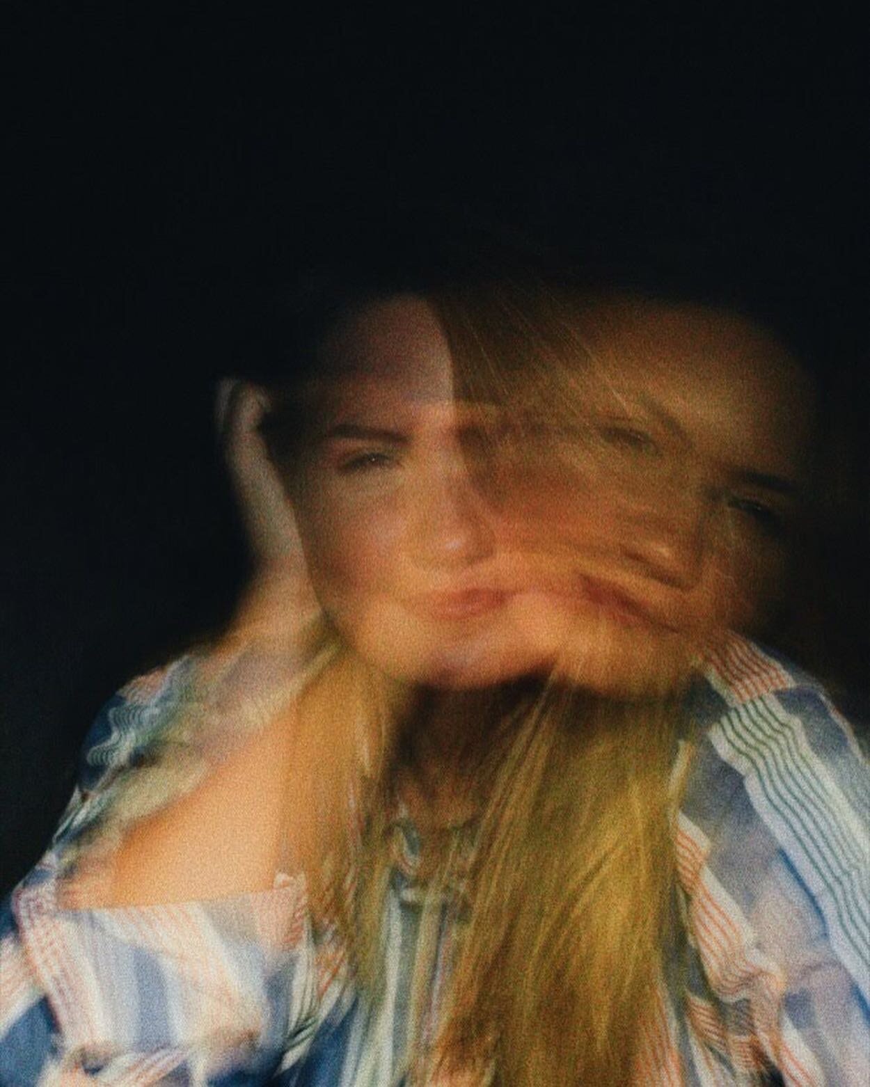 “in a world addicted to speed, i blur the moments into one unholy smear.”
- ann voskamp, one thousand gifts: a dare to live fully right where you are
.
.
.
#photography #photographer #photooftheday #photo #portrait #portraits #nature #gol