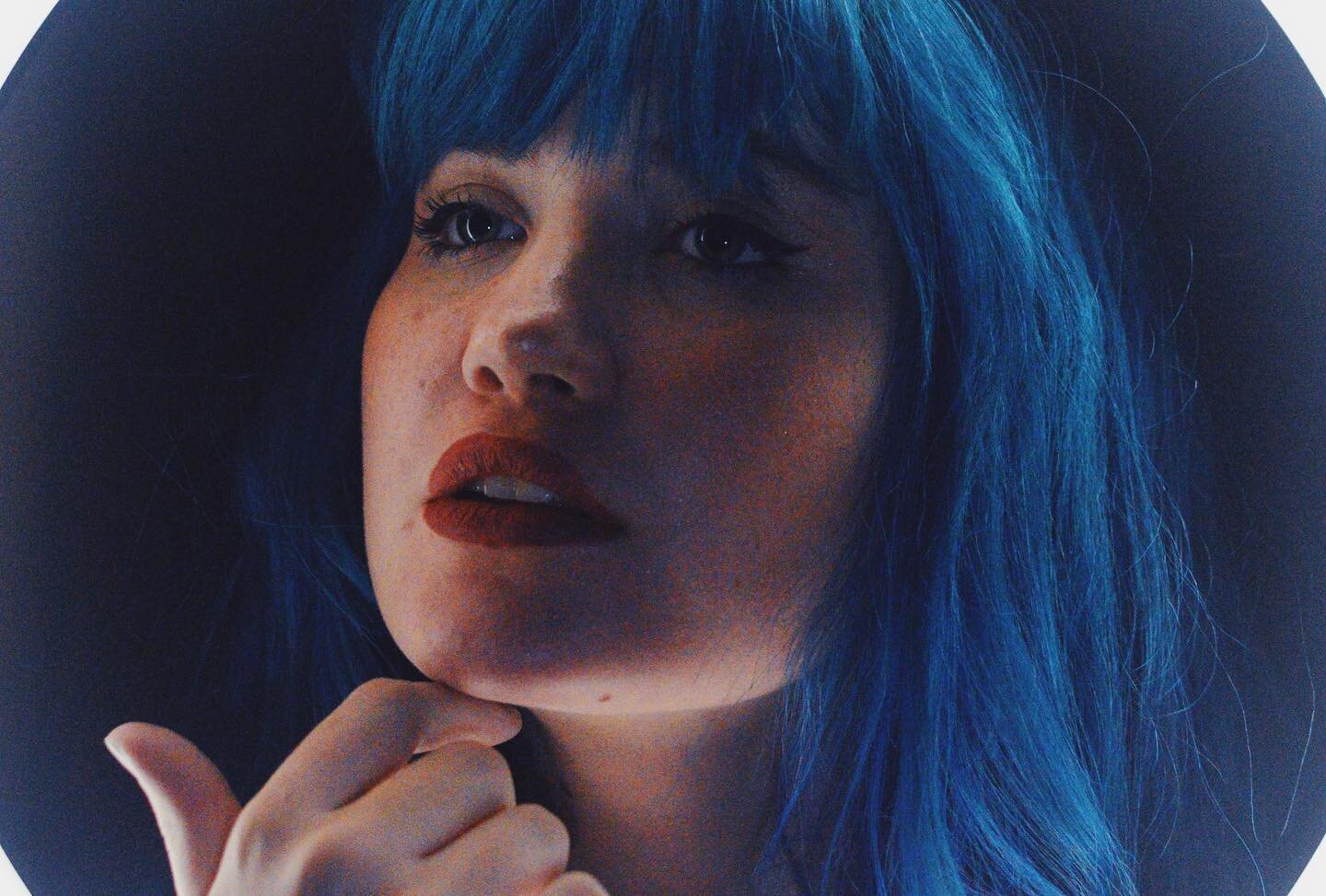 “i need the shade of blue that rips your heart out. you don't see that type of blue around here.”
- cath crowley, graffiti moon
.
.
.
#photography #photographer #photooftheday #photo #portrait #portraits #hair #haircolor #haircolour #colo