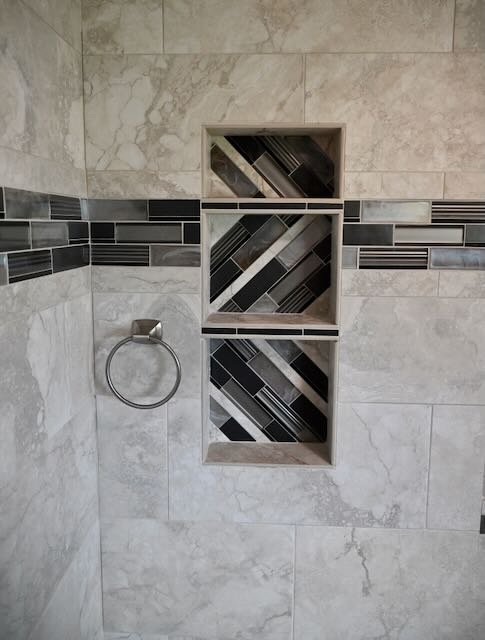 This large custom niche has lots of space and subtly repeats the shower's medallion focal point.