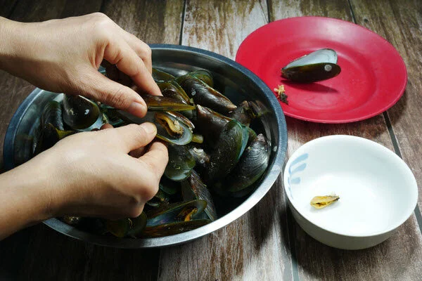 Guide to preparing mussels