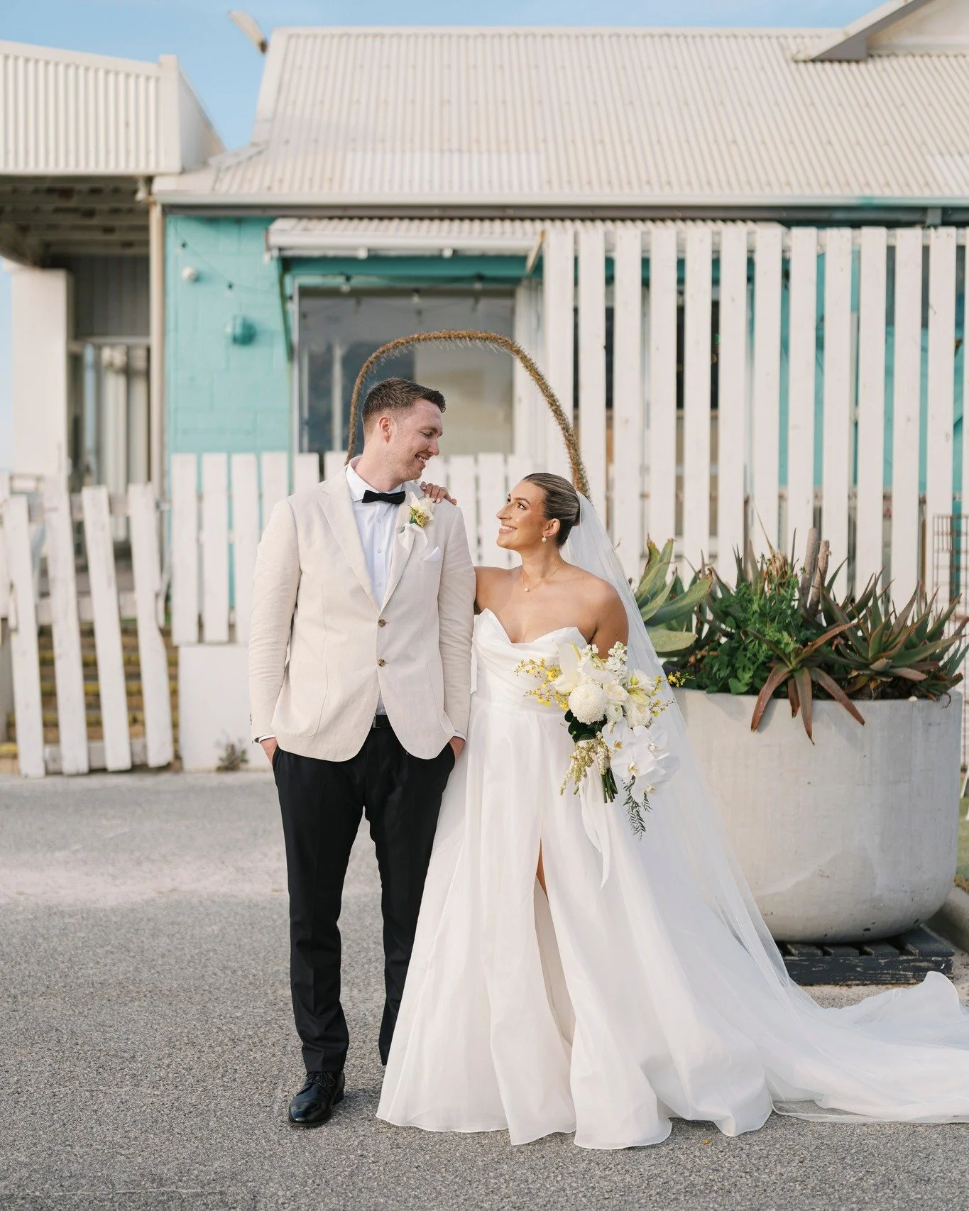 Always obsessed with @riftphoto's work, but especially loving these shots from James and Dana's wedding at @coastportbeach.

Such a good day 💖

Photographer: Matt Rift @riftphoto 
Content Creator: @the.eventcontent 
Florist: @soulflowersbyshaenew 
C