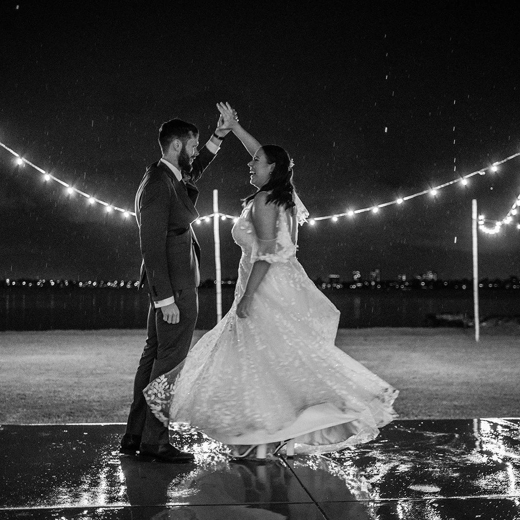 Find someone you wanna dance in the rain with ❤️

We got lucky at Lindsay and Jessie's ceremony!
It poured all morning, paused for the ceremony, then kicked off again after the group photo. 
Luckily their reception was indoors - but even luckier - th