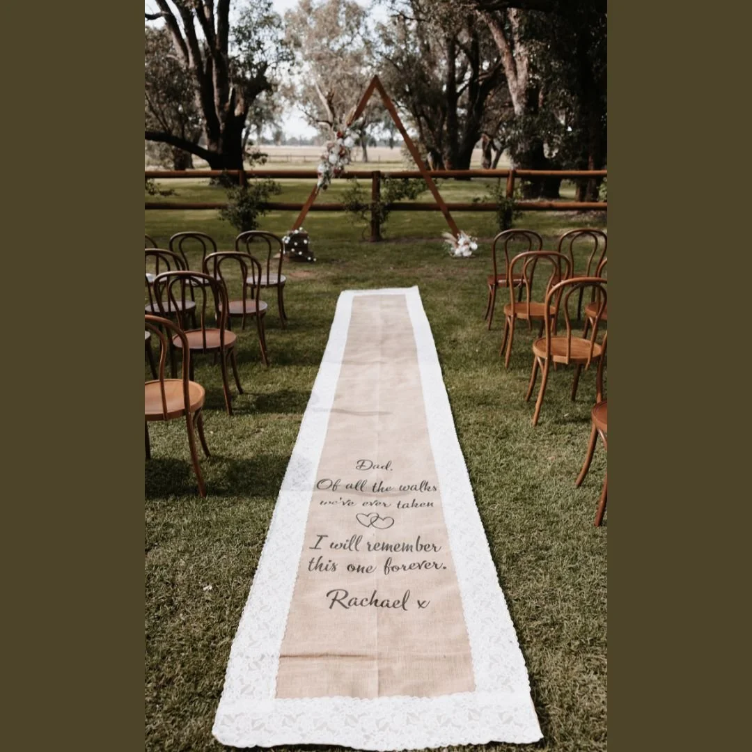 When I saw Rachael's aisle runner for her walk down the aisle, I instantly got teary.
Such a special surprise for her dad as they made that all important walk 🥹 (and she made it herself!)

That wasn't the only surprise...
This ceremony was extra spe