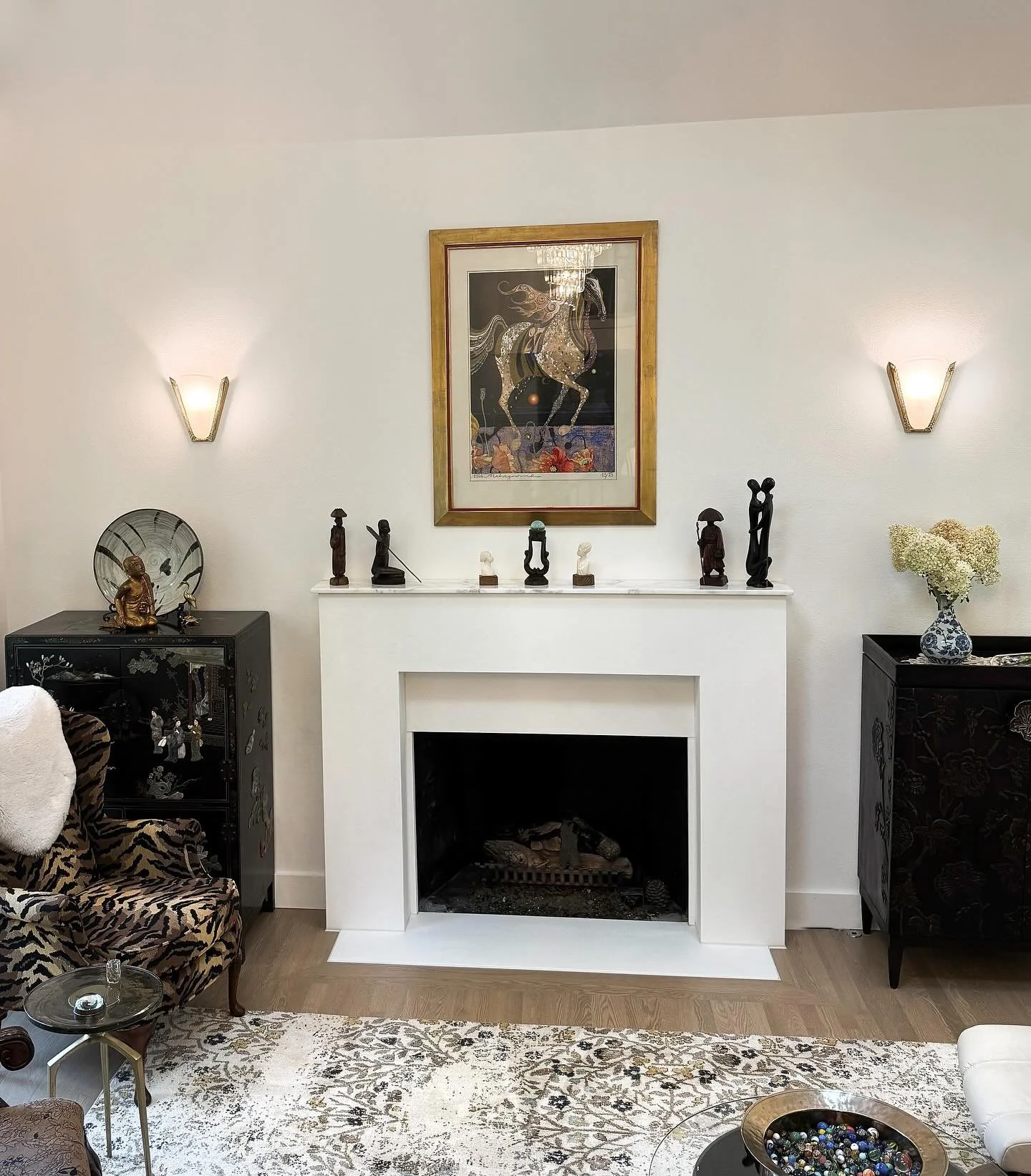 ✨ FP-14 Stone Fireplace Surround ✨
Clean lines and timeless design bring elegance to this living space. The FP-14 model is crafted to create a modern yet classic focal point, blending seamlessly with any style.

#FireplaceSurround #StoneFireplace #In