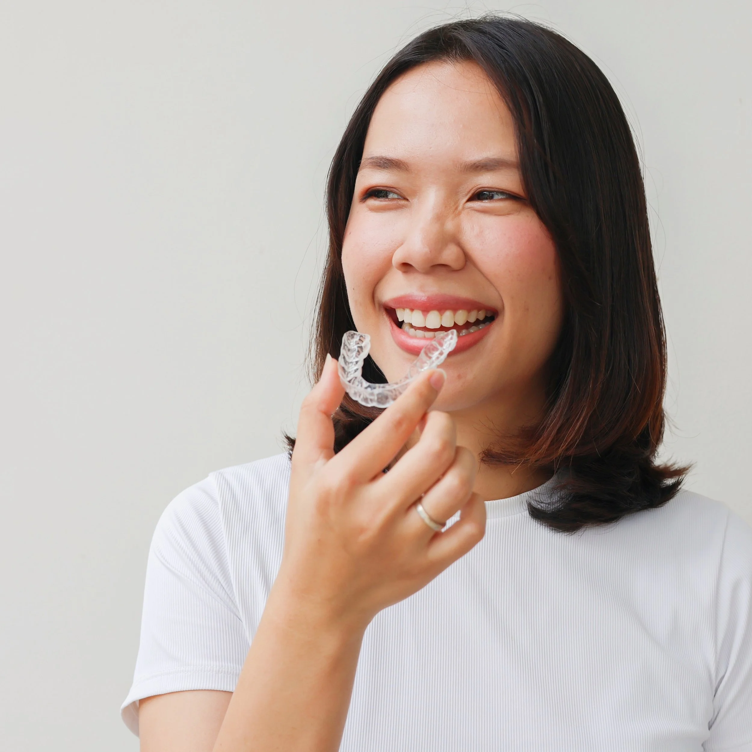 Can You Do Teeth Whitening With Invisalign? What You Need to Know
