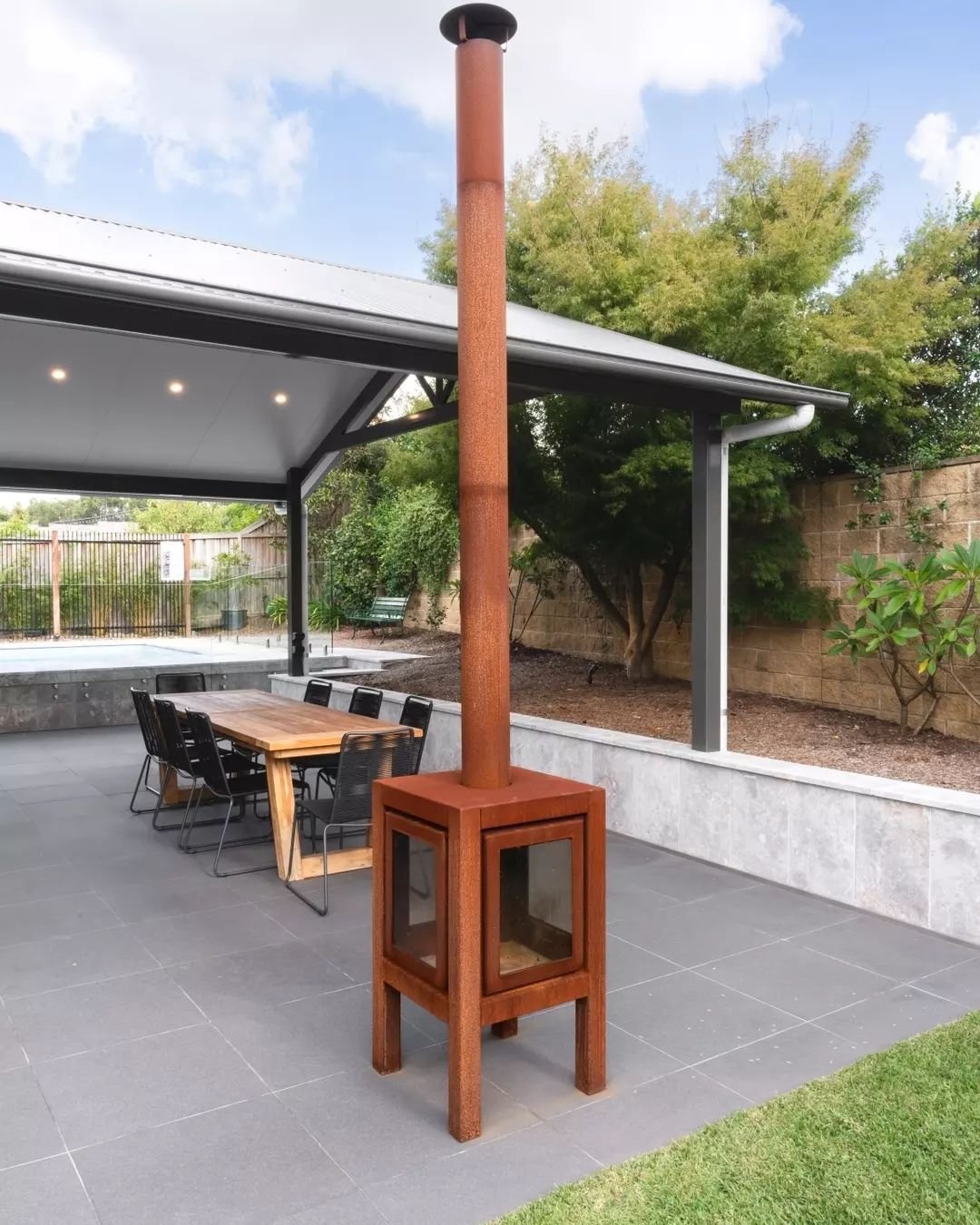 Our custom-designed pergola with insulated panelling was paired with porcelain paving and Valas Marble from @ArtisanStone to create a cohesive and versatile outdoor living space.

Pool shell @bombora_pools 
Valas Marble @artisanexterior.au
Sir Walter
