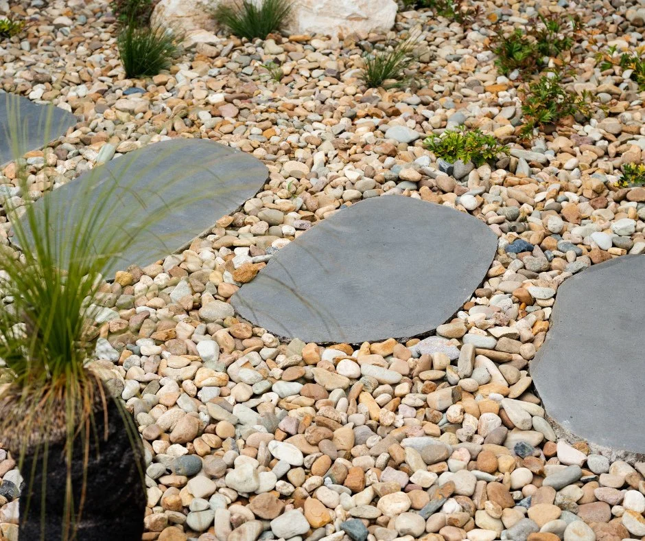 These stepping stones in Razorback are the perfect finishing touch that bring the backyard together!⁠
⁠
For this project, we used Bluestone steppers to create a practical and stylish outdoor space!