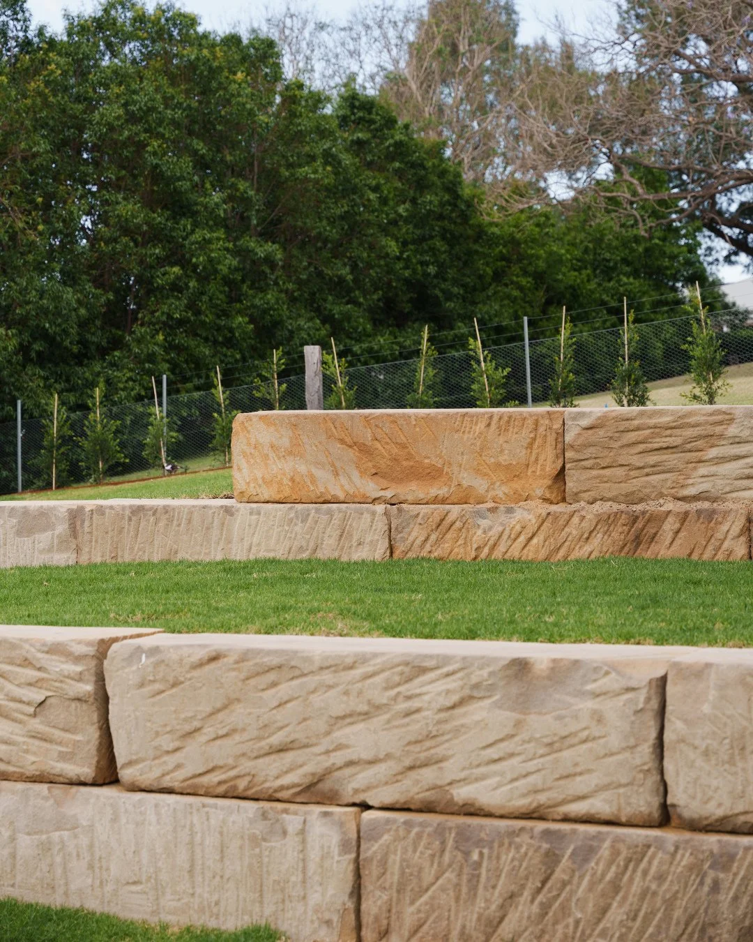 Ever thought of including a retaining wall in your outdoor landscape design?⁠
⁠
While serving the purpose of preserving soil and preventing erosion, it's also a great way to add visual depth and interest to your space! This feature at our Grasmere pr