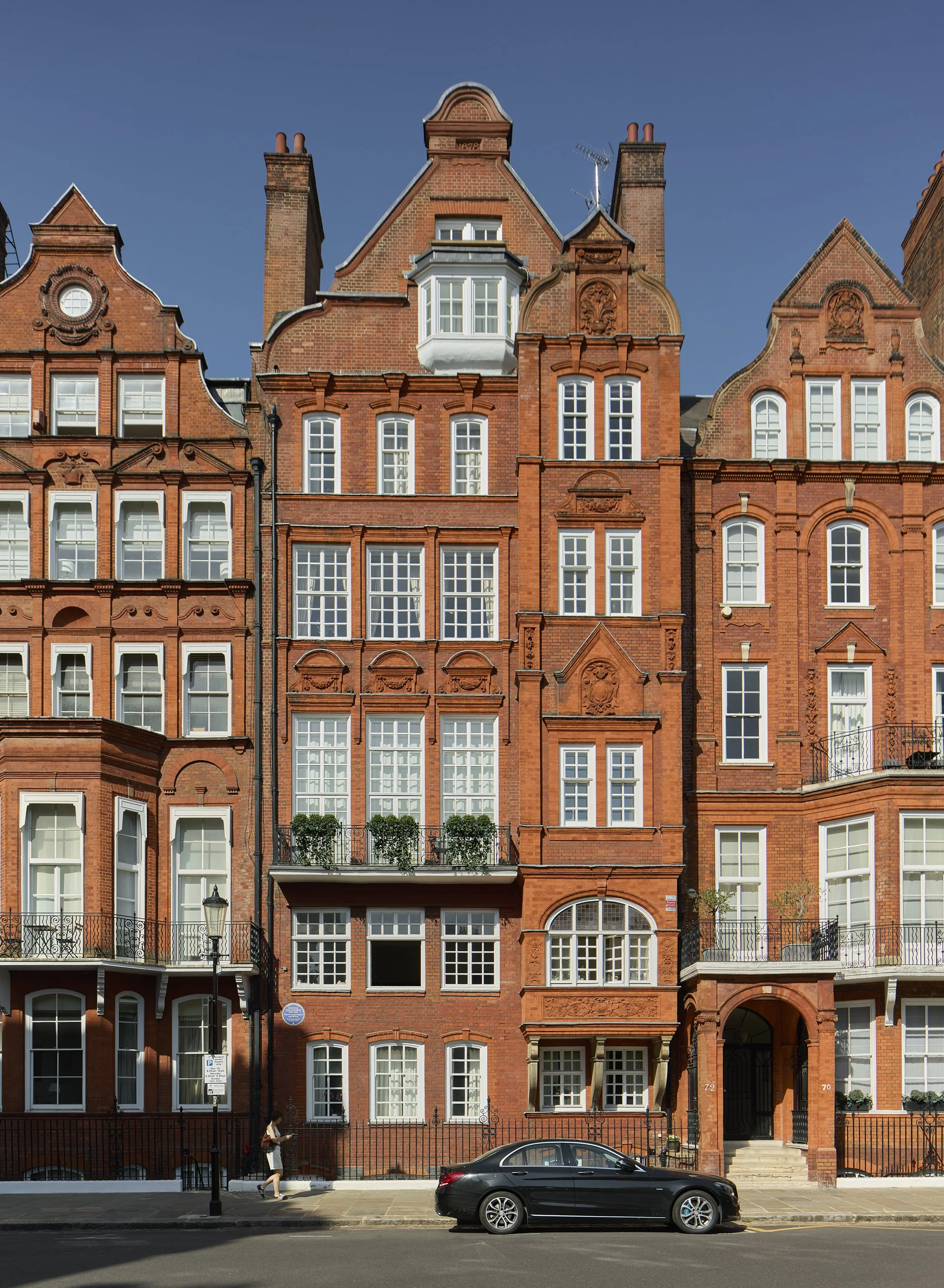 Sloane Square Apartment I