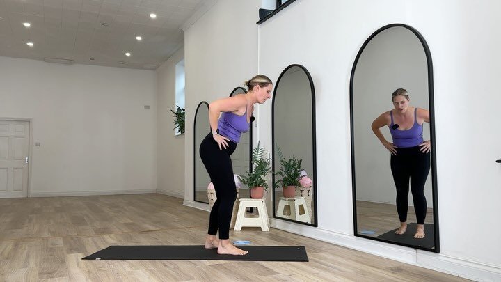 Bloopers 🤪 it&rsquo;s honestly a miracle each time I manage to film one of these workouts for you. This one had it all&hellip; stacks, wardrobe malfunctions, motivational pep-talks, drama, deliveries. 

This workout is called Runner&rsquo;s Paradise