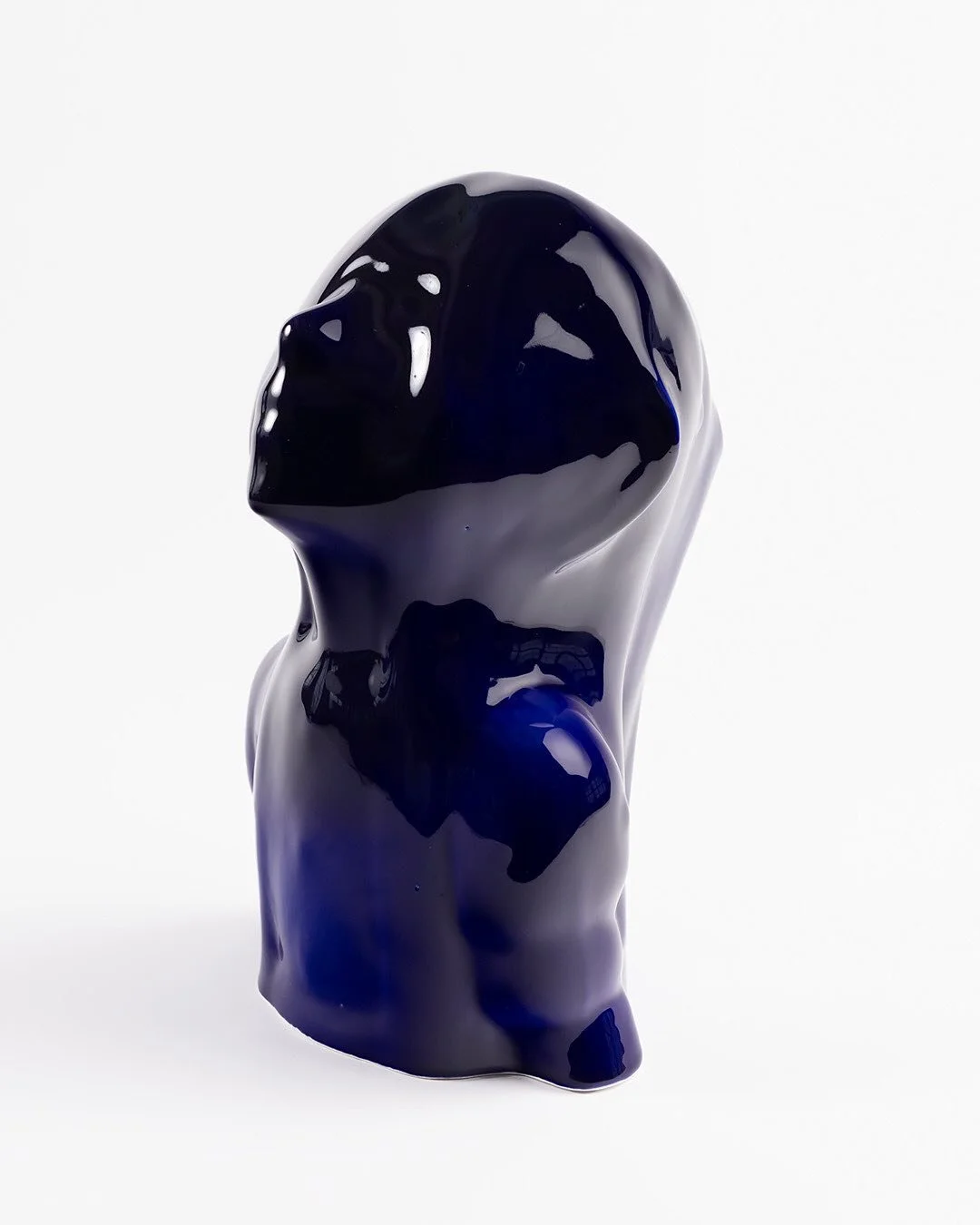 Kim Simonsson&rsquo;s new numbered series of &rsquo;Glasshead&rsquo; is now available in cobalt blue 🩵
 
The sculpture is part of the Arabia Art Department Society&rsquo;s Art Collection, which consists of works by the society&rsquo;s artists and al