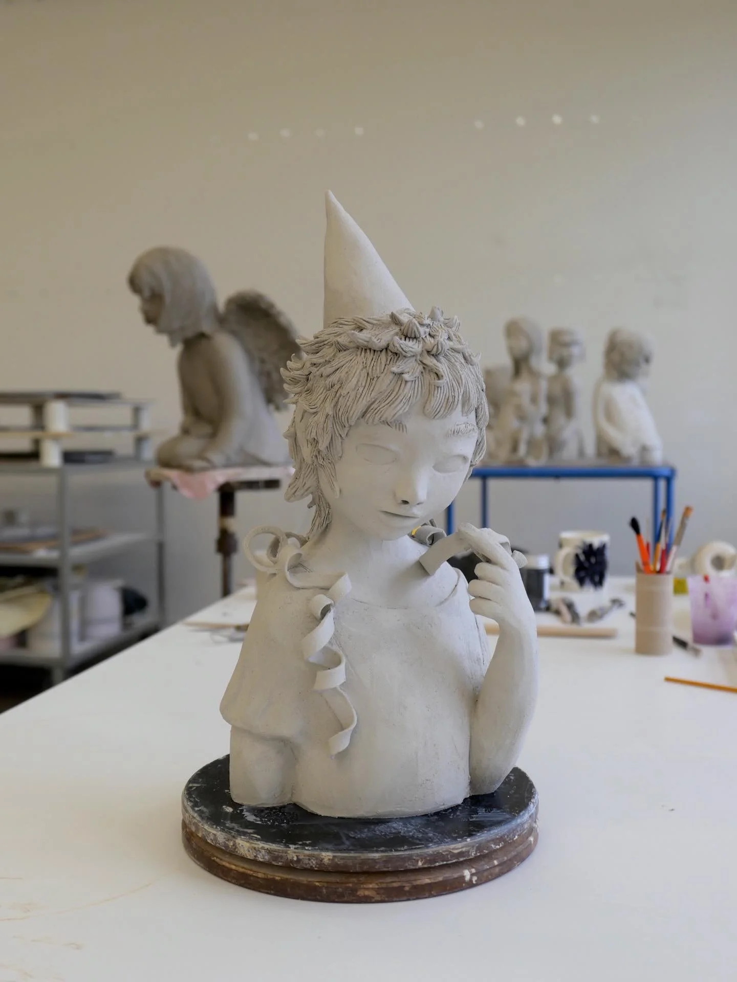 At the core of our work, right next to the artists, lies the inspiring work of invited visiting artists. Every visiting artist works to produce a unique sculpture series in collaboration with the association. Our current visiting artist Maisa Majakka