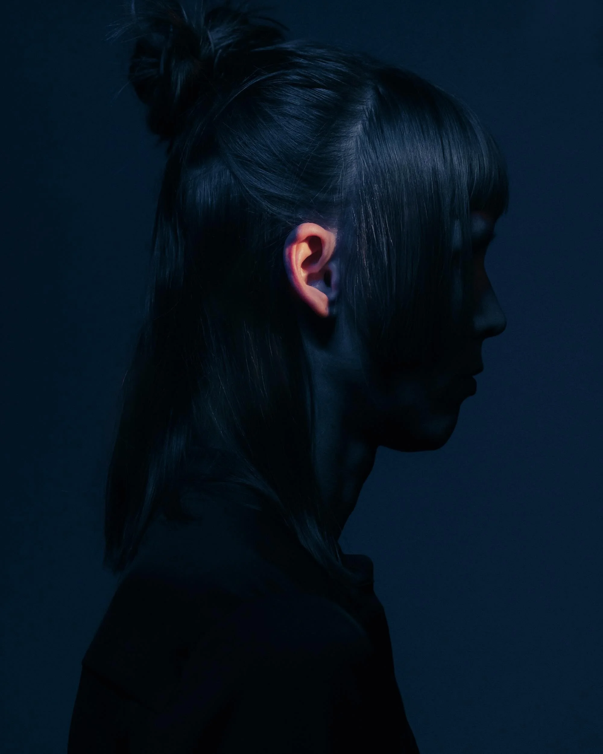 :
YOUNG POOL / JO SULALAMPI

Jo Sulalampi (b. 1988) is a Helsinki-based hybrid artist. Their work is open to time and context, unfolding through sound and sculpture. They are curious about how sound moves in a three-dimensional space and how clay can