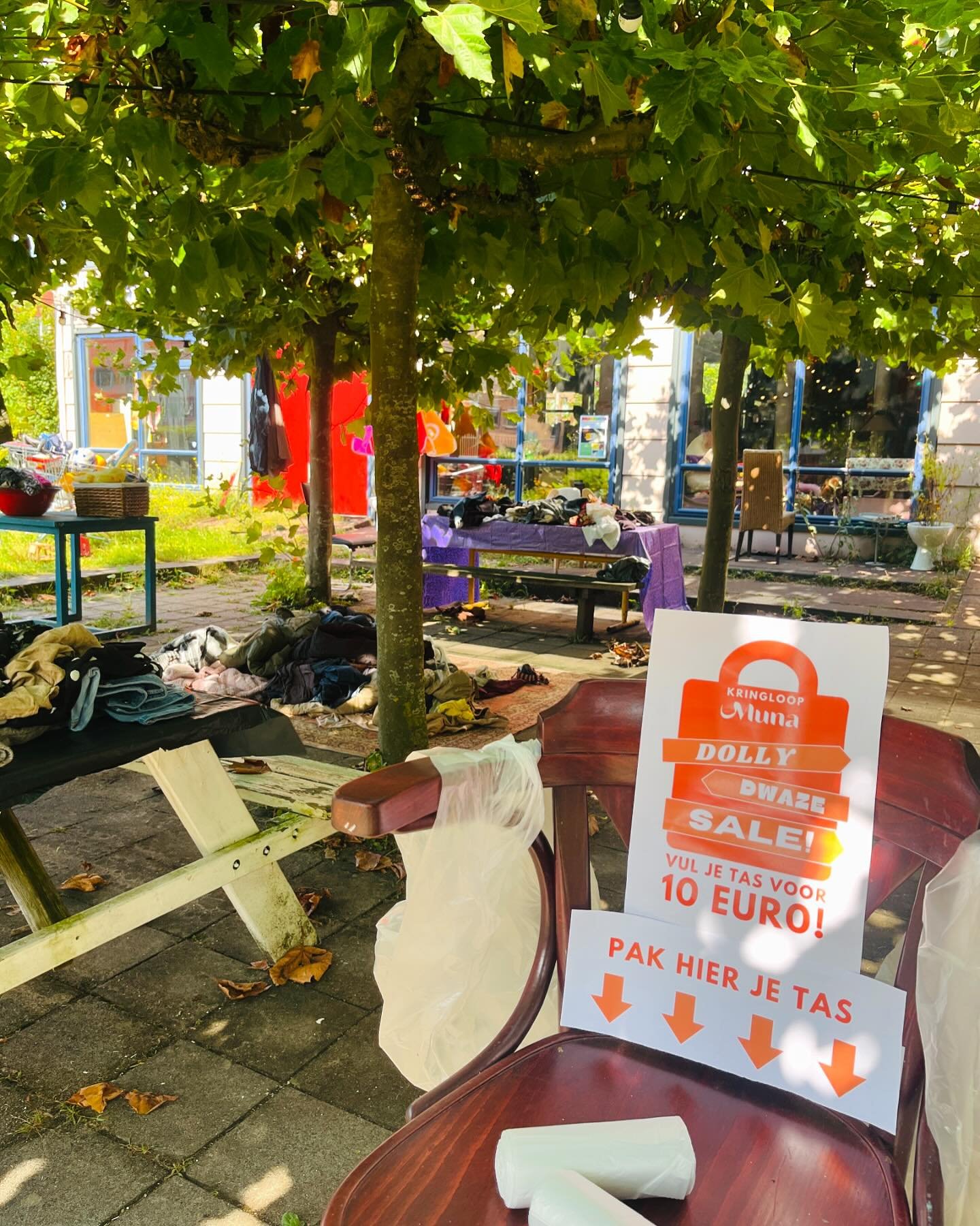 Vandaag is de start van onze Dolly Dwaze Sale! Met heel veel nieuwe kleding die nog niet de winkel in is geweest 👙👗🩳 Ook in de tuin hebben we uitgestald, dus kom vooral langs om je tasje te vullen!