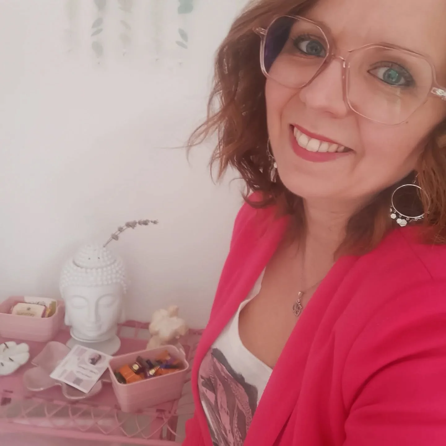 💬 Pourquoi je ne proposerai pas d&rsquo;offre Octobre Rose 🙅?
👉 Parce qu&rsquo;aujourd&rsquo;hui, pour moi, cela devient de plus en plus une strat&eacute;gie commerciale 💼. 
👉 Parce que le mouvement est partout o&ugrave; l&rsquo;on regarde, donc