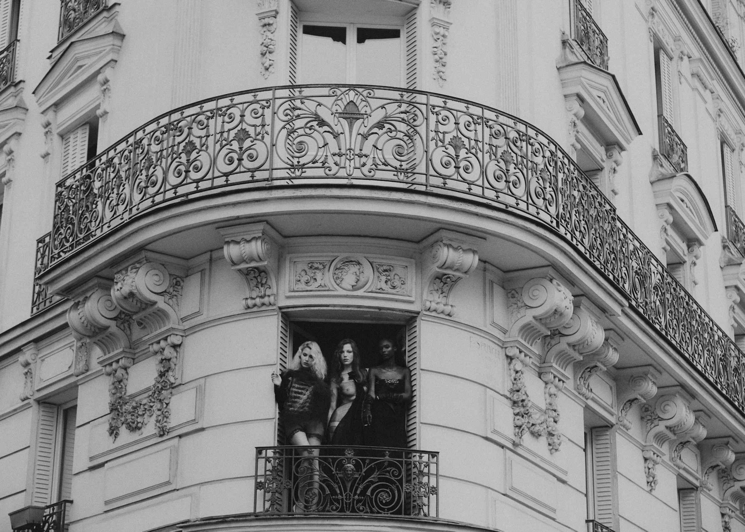CarnaleRoom_Issue09_BackInParis_ 15.jpg