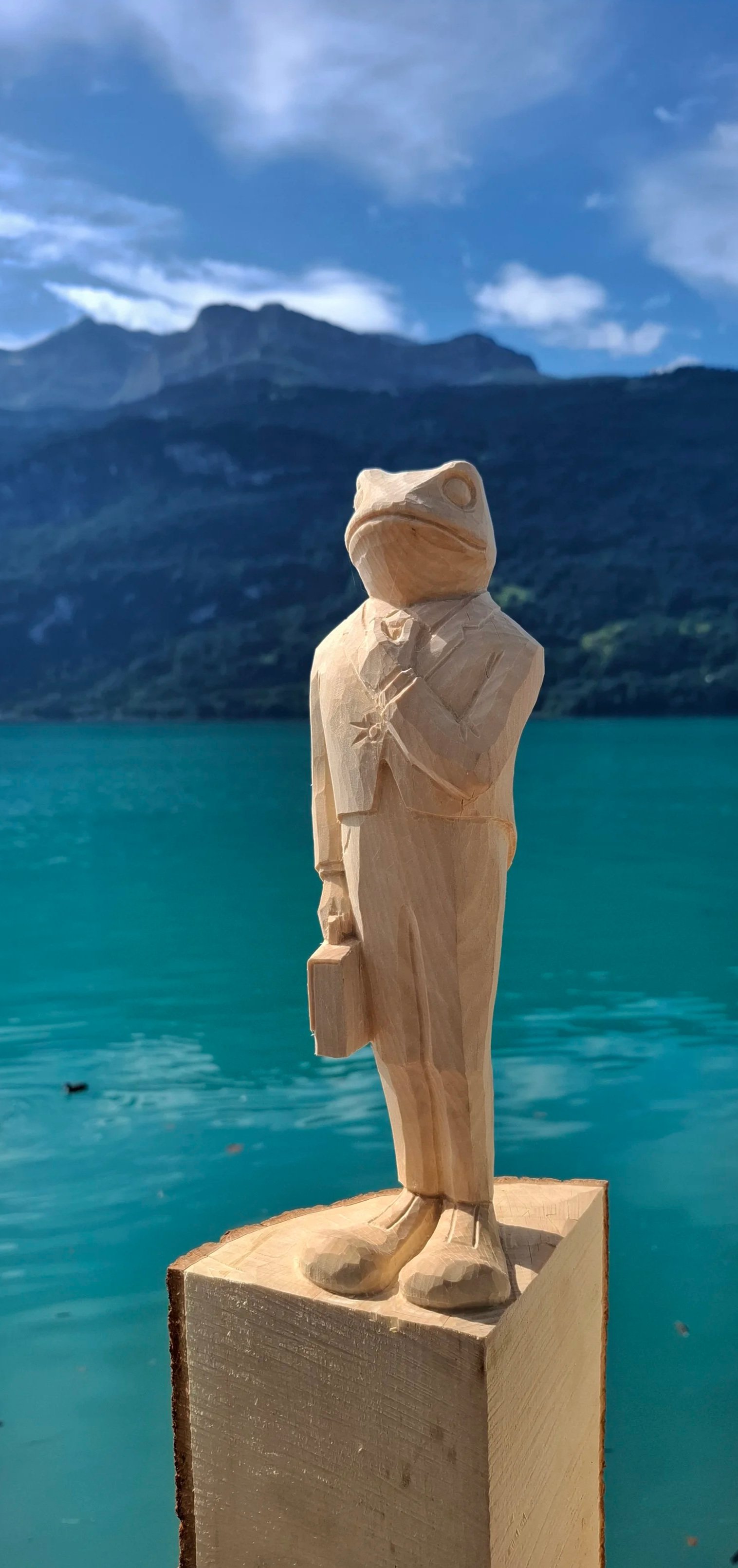 Geschnitzte Figuren aus Lindenholz