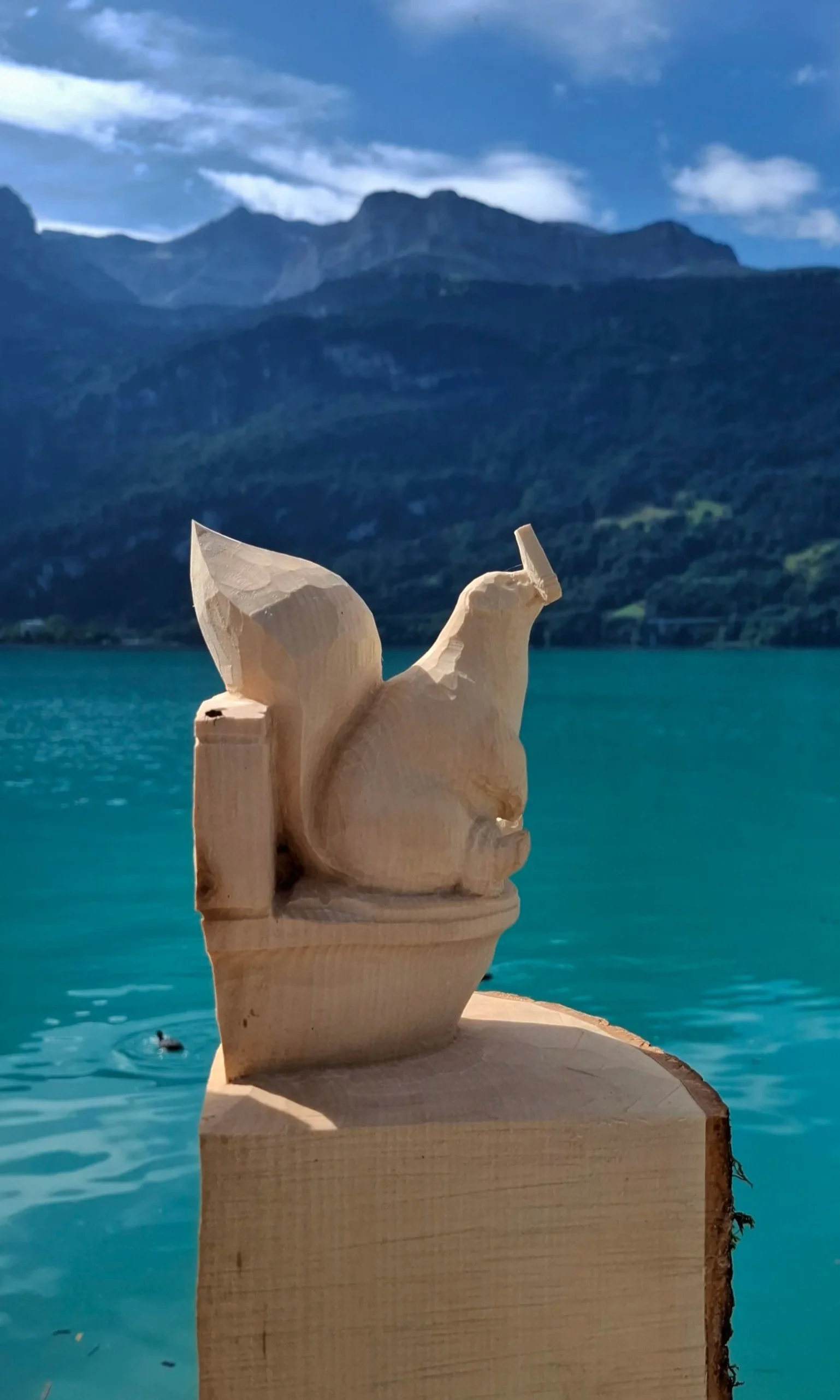 Geschnitzte Figuren aus Lindenholz