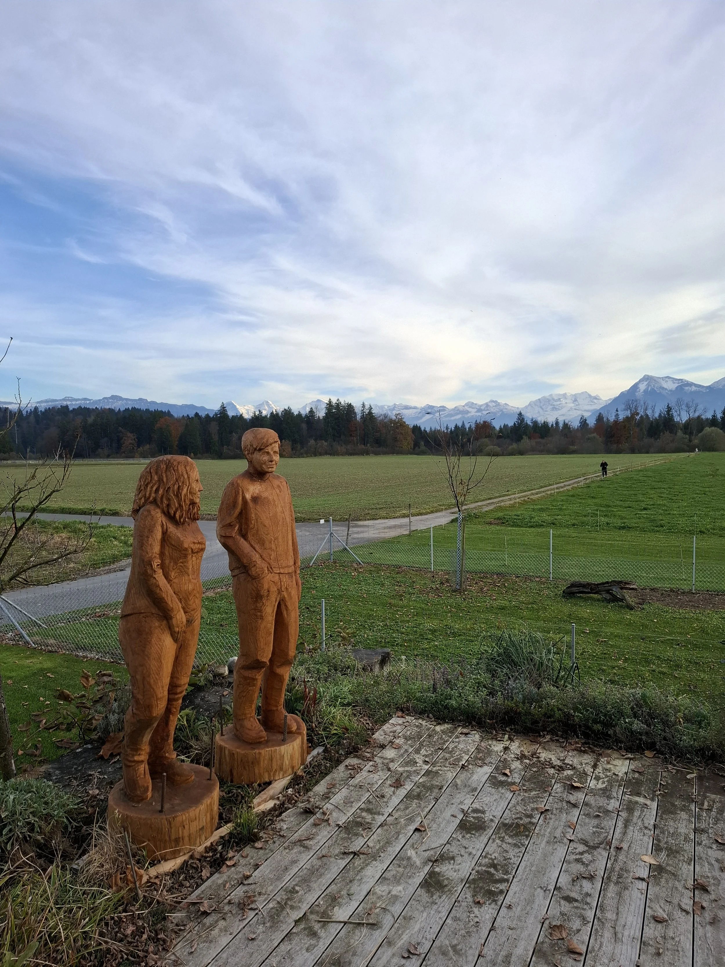 4 Holzskulpturen aus Roteiche gesägt und geschnitzt