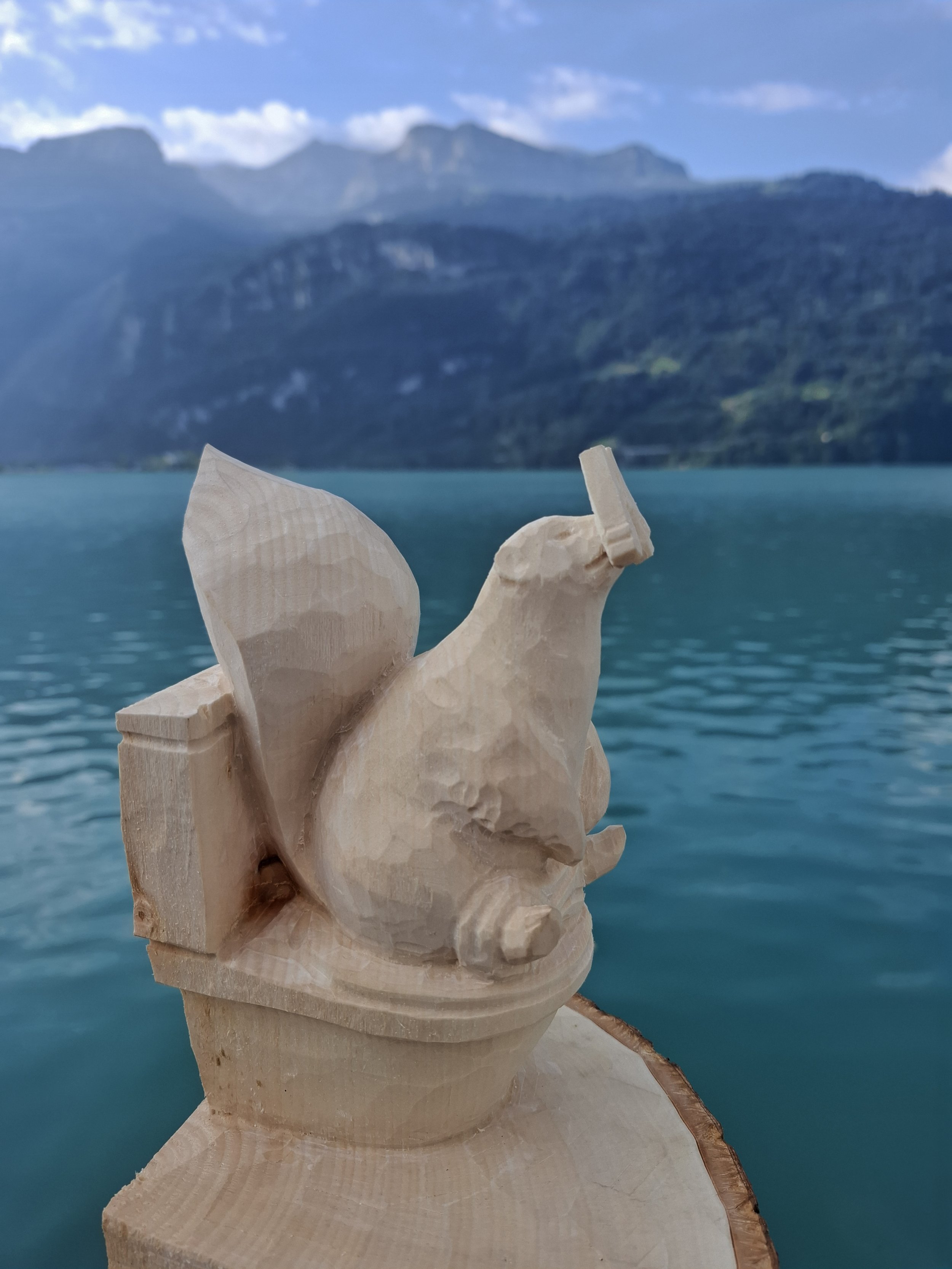 Geschnitzte Figuren aus Lindenholz