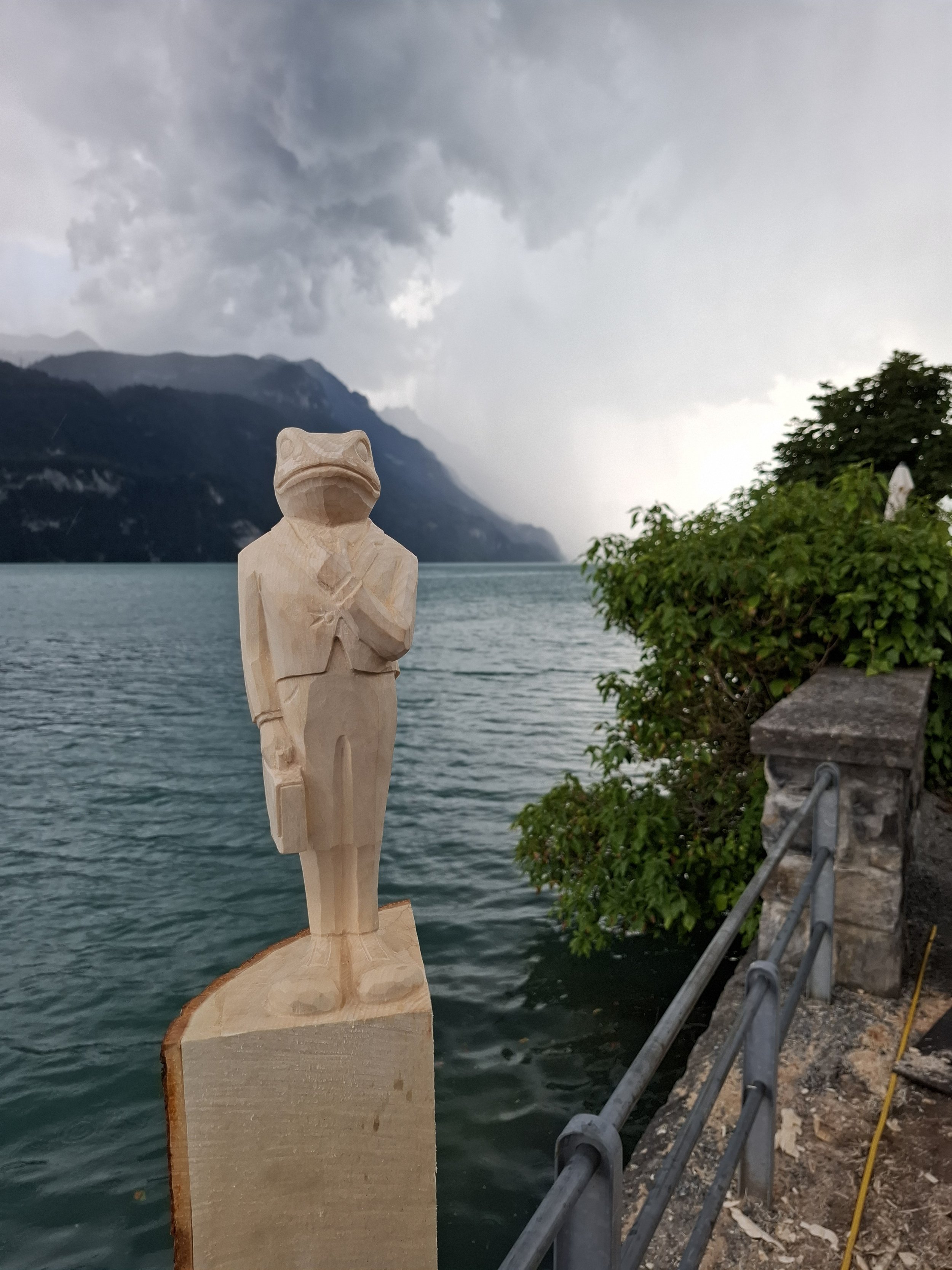 Geschnitzte Figuren aus Lindenholz