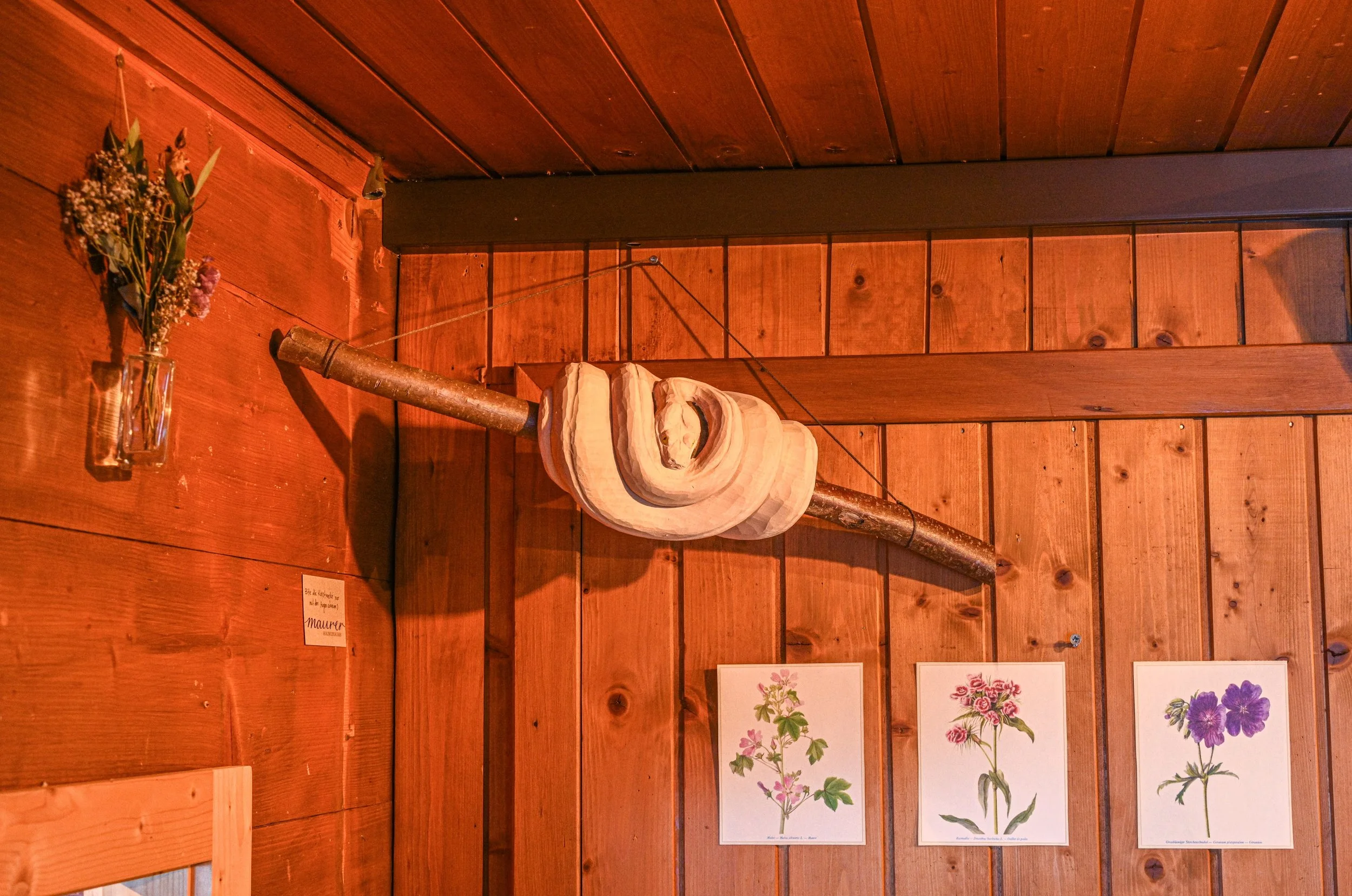 Schlange, geschnitzt aus Lindenholz