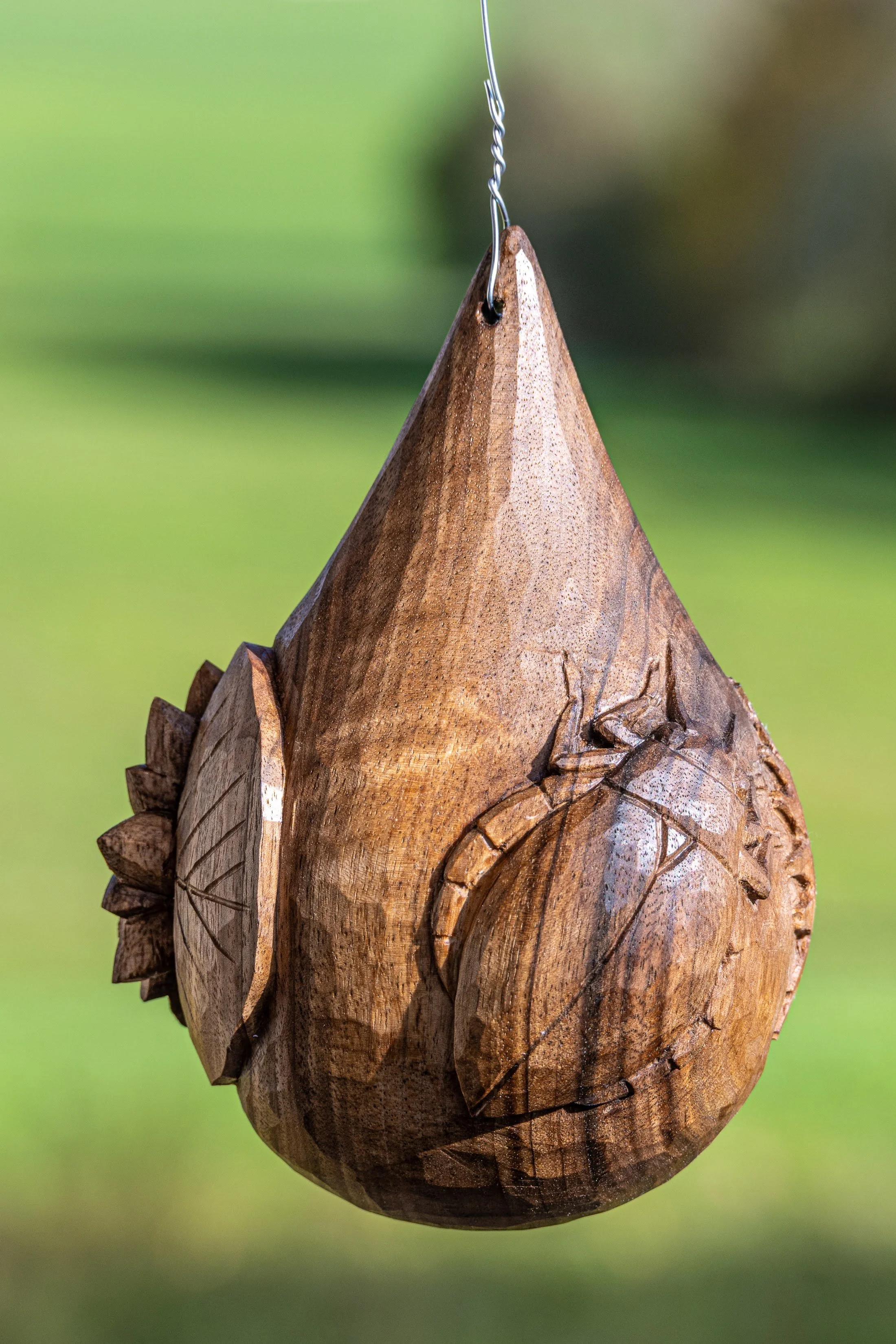 Wassertropfen mit 3 Schnitzereien, geschnitzt in Nussbaumholz
