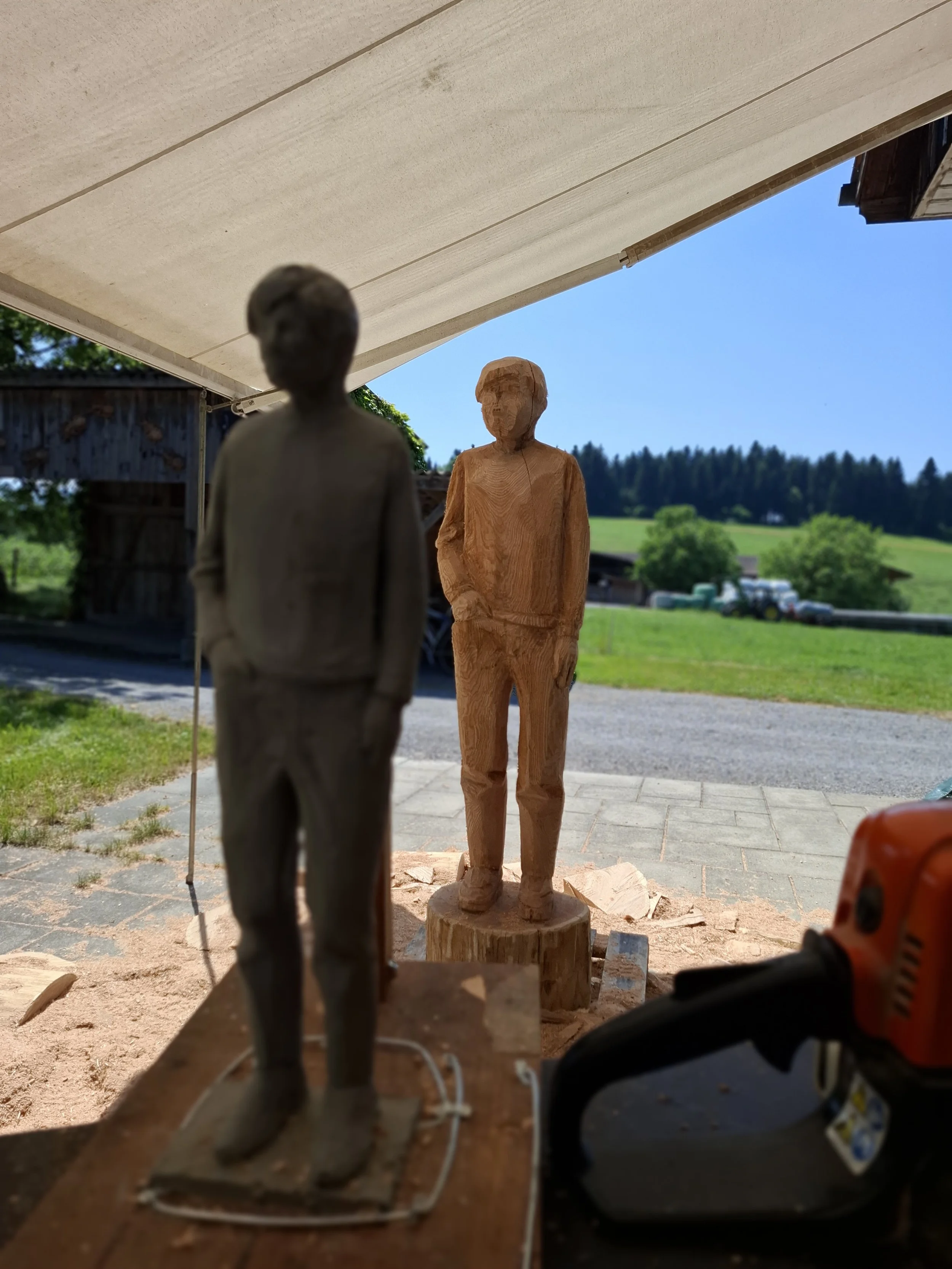 4 Holzskulpturen aus Roteiche gesägt und geschnitzt