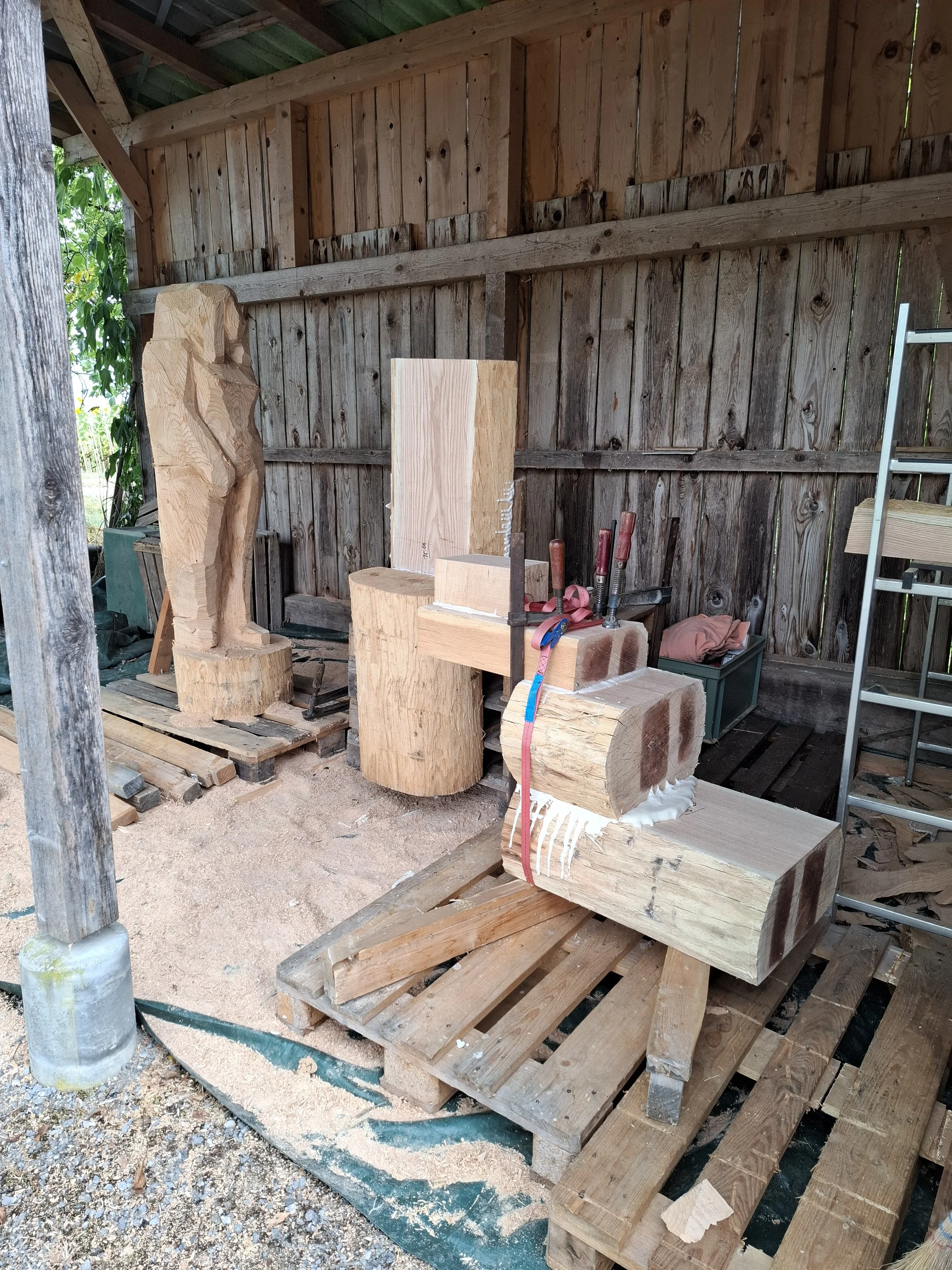 4 Holzskulpturen aus Roteiche gesägt und geschnitzt