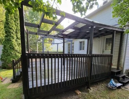 Custom deck construction Montreal Laval South Shore