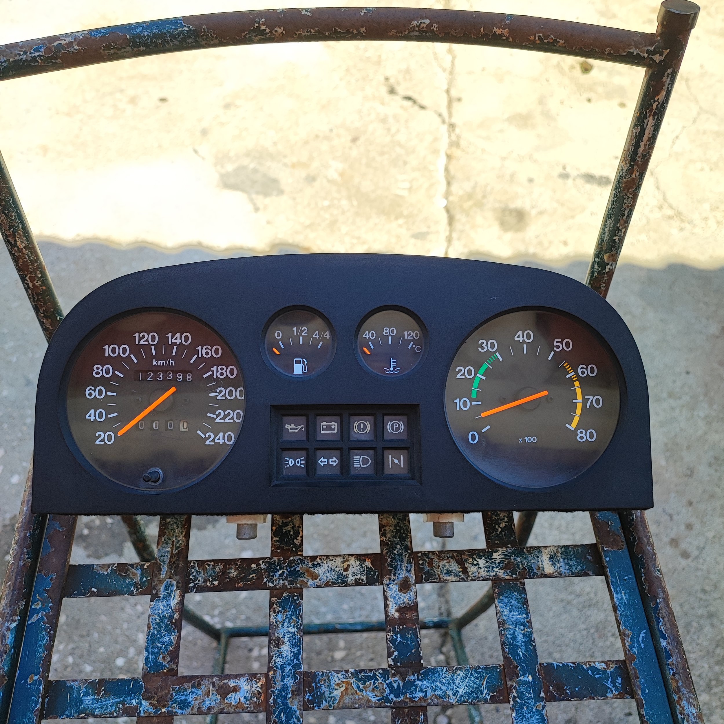 Alfa Romeo 33 (905) RED / 1.7 (8 valve) ~ Speedometer/Instrument Cluster