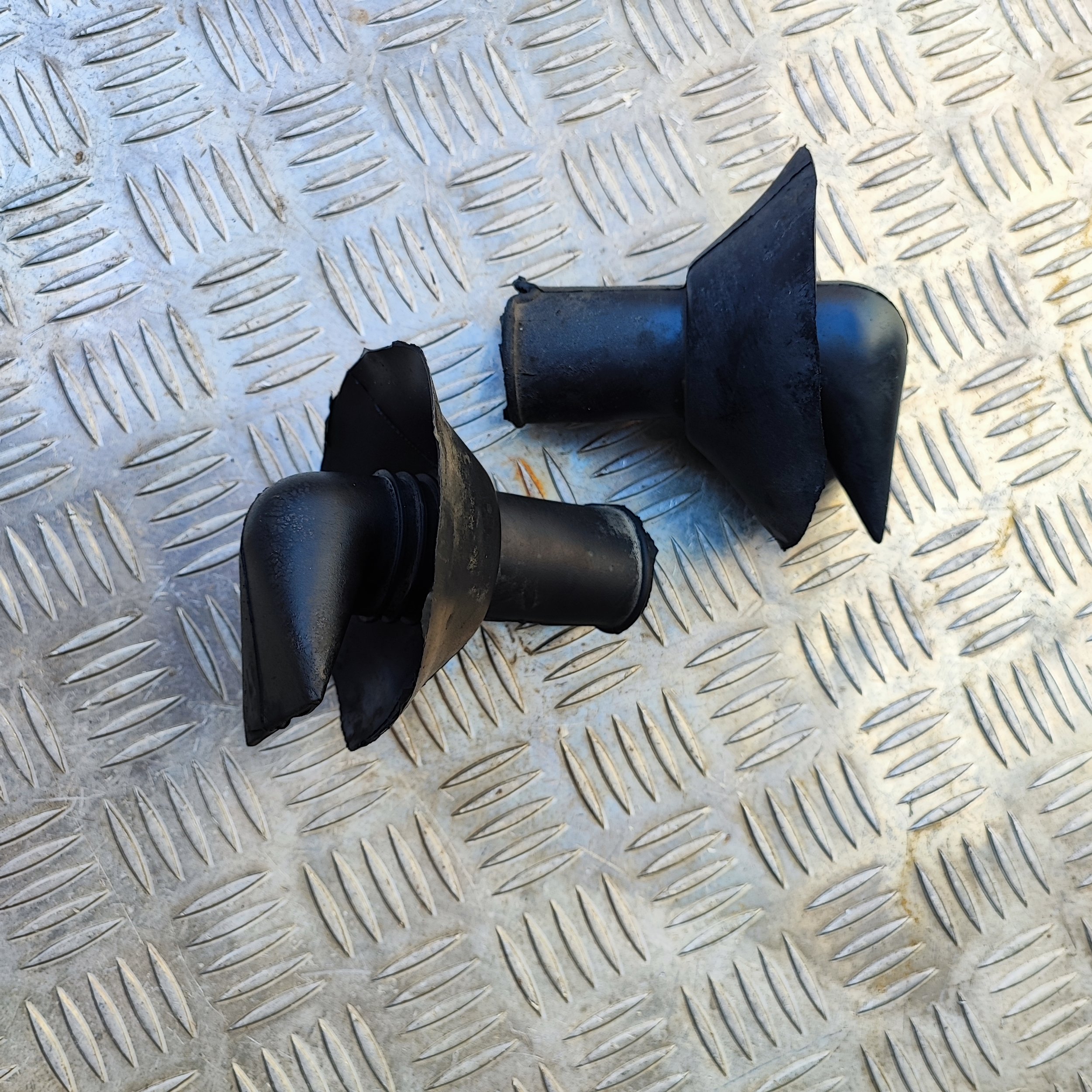 Alfa Romeo Alfasud Sprint S1 S2 S3 Alfasud Sud - Drainage rubbers