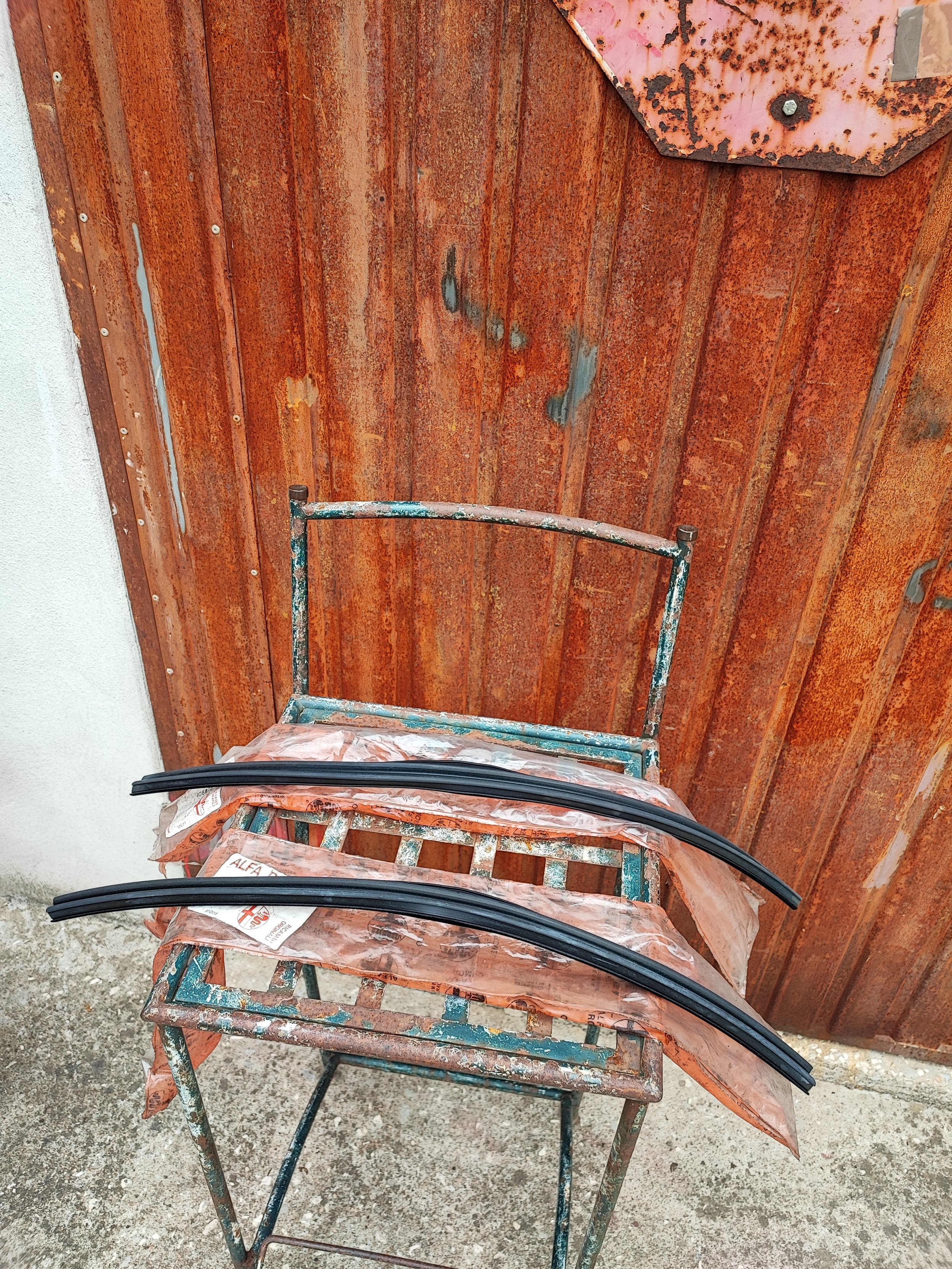 Alfa Romeo Alfasud Sprint S1 S2 S3 - rubbers left / right sliding glass door tracks