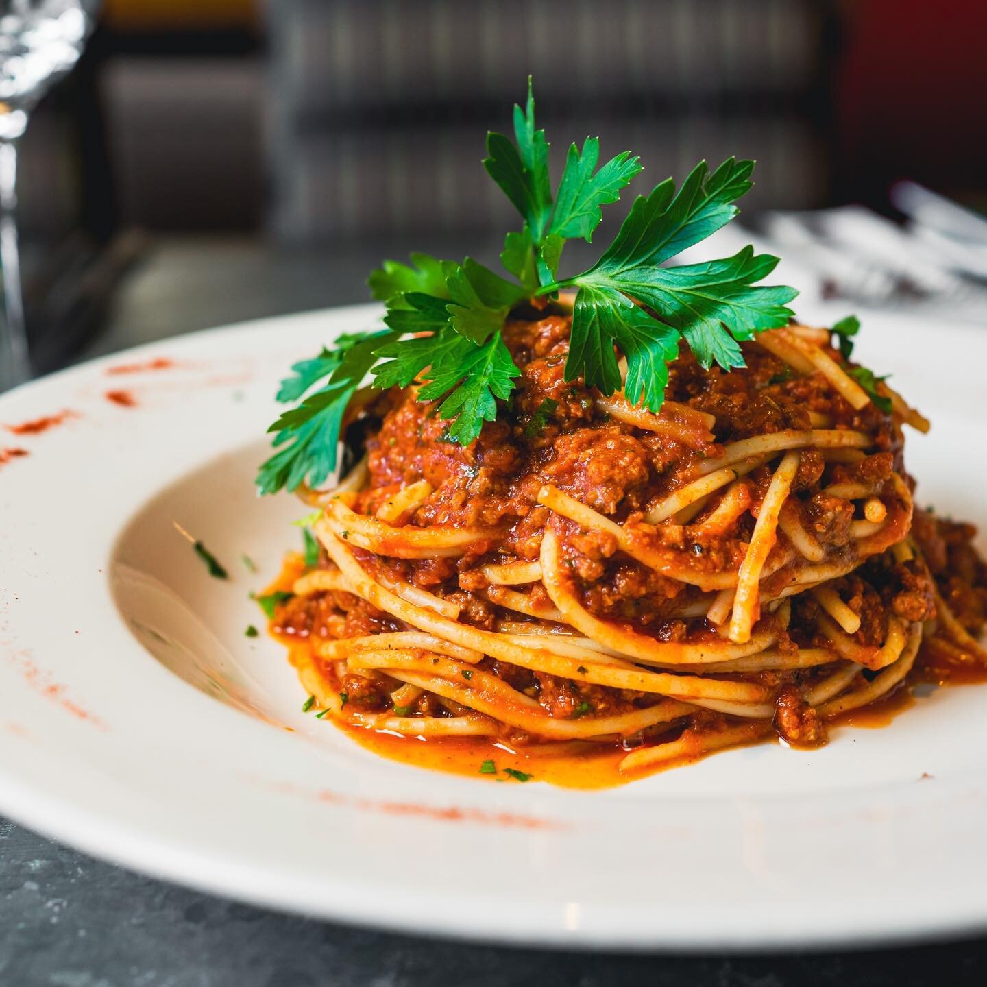 𝐆𝐨𝐨𝐝 𝐅𝐨𝐨𝐝, 𝐆𝐨𝐨𝐝 𝐌𝐨𝐨𝐝 🍝
Thank god it&rsquo;s Friday! Catch up with family and friends over delicious Italian food. Our famous spaghetti bolognese never fails to deliver. Let&rsquo;s kickstart the weekend vibes!
 
 

#italiankitchensun