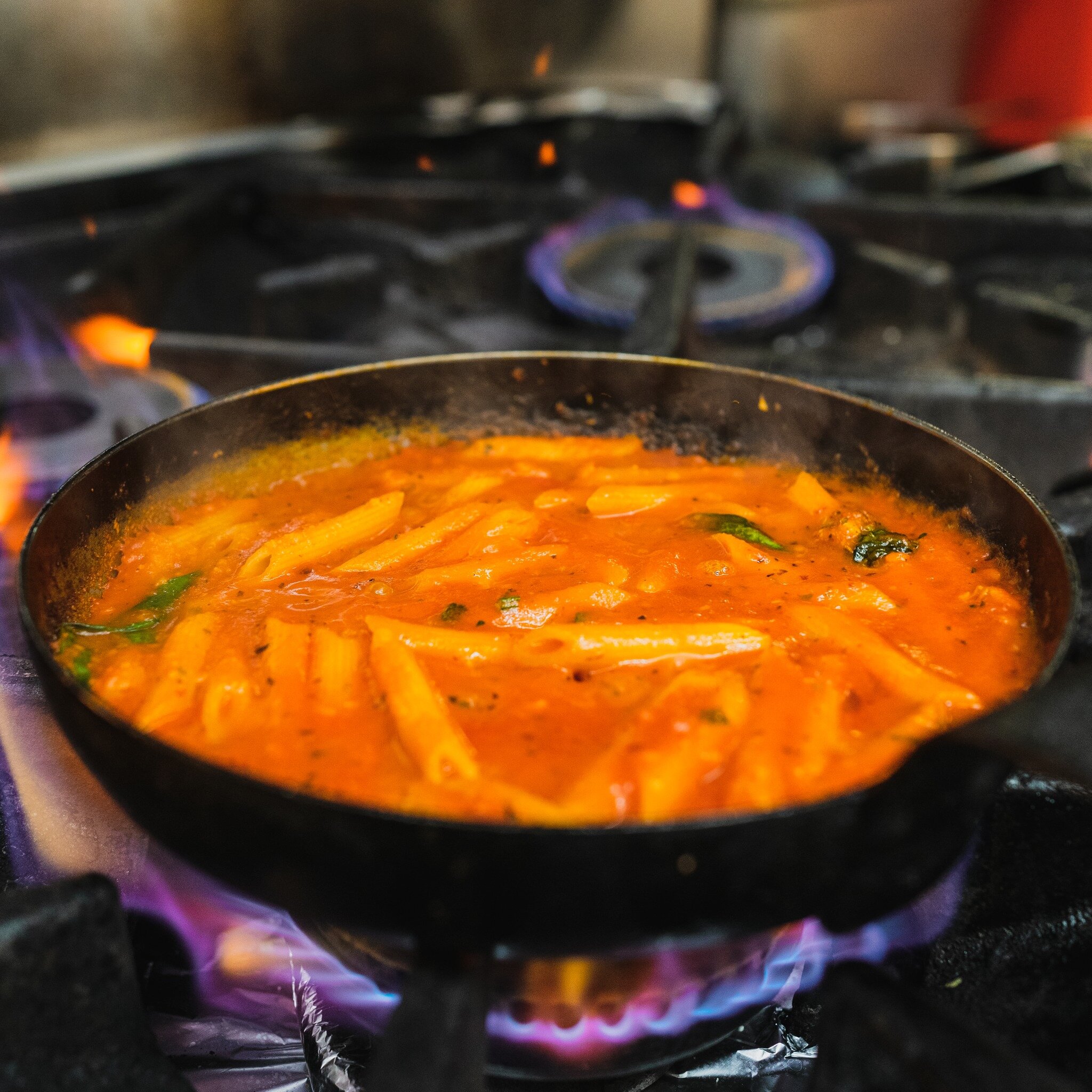 A bubbling pan of deliciousness. Who's ready for some Italian Kitchen pasta? Browse our menu and discover our 𝐚𝐦𝐚𝐳𝐢𝐧𝐠 𝐝𝐚𝐢𝐥𝐲 𝐨𝐟𝐟𝐞𝐫𝐬, the perfect excuse to join us this week! Head over to our website to book your table.
 
 

#italiank