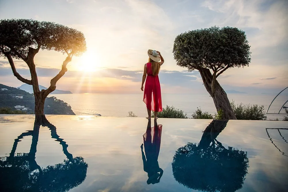 villa-fiorella-infinity-pool.webp