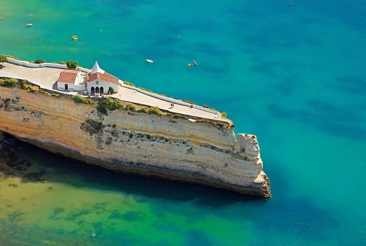 Lady of the Rock ceremony/minimum 10 guests from £3,889