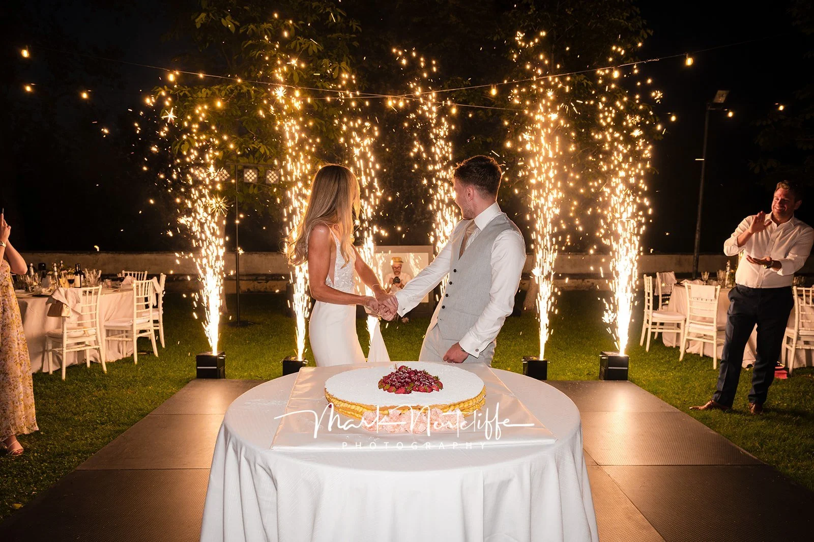 Italian-cake-cutting-TUscany-villa-marknortcliffephotography.jpg
