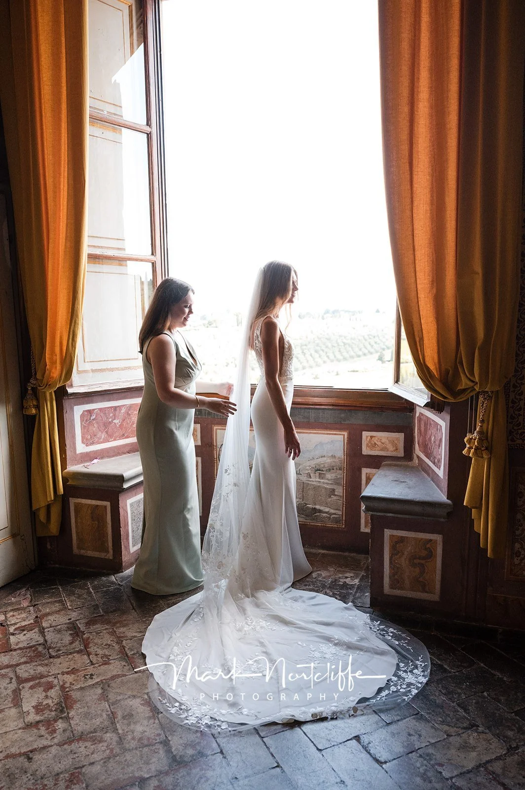 villa-corsini-bridal-lounge-tuscany.jpg