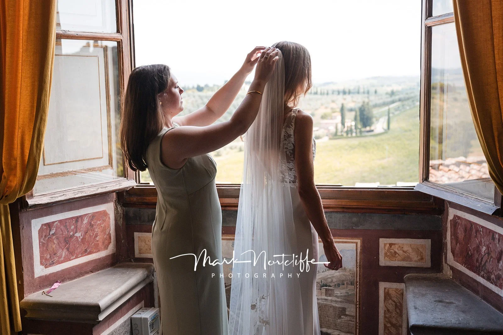Villa-corsini-bridal-veil-Tuscany.jpg