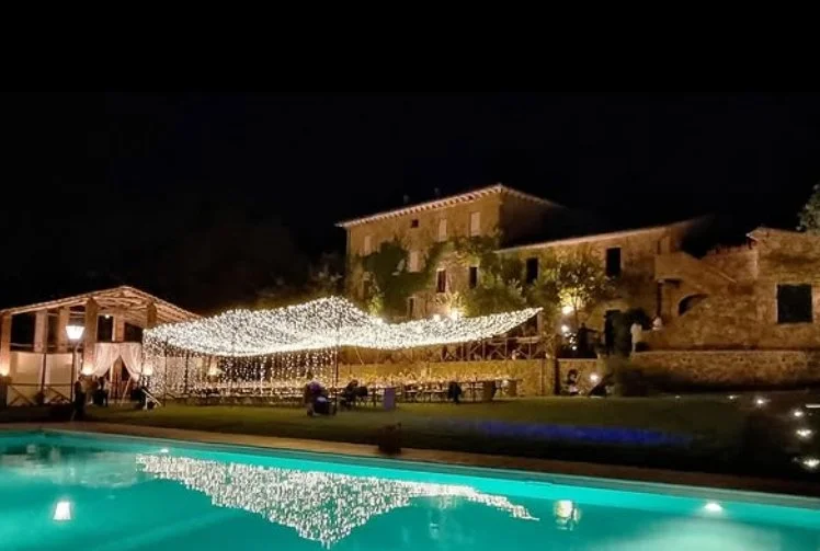 Villa Le Querce Tuscany/50 guests from £17,325