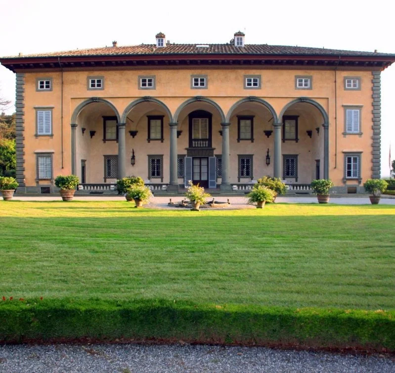 Villa Oliva in Lucca/50 guests from £18,719