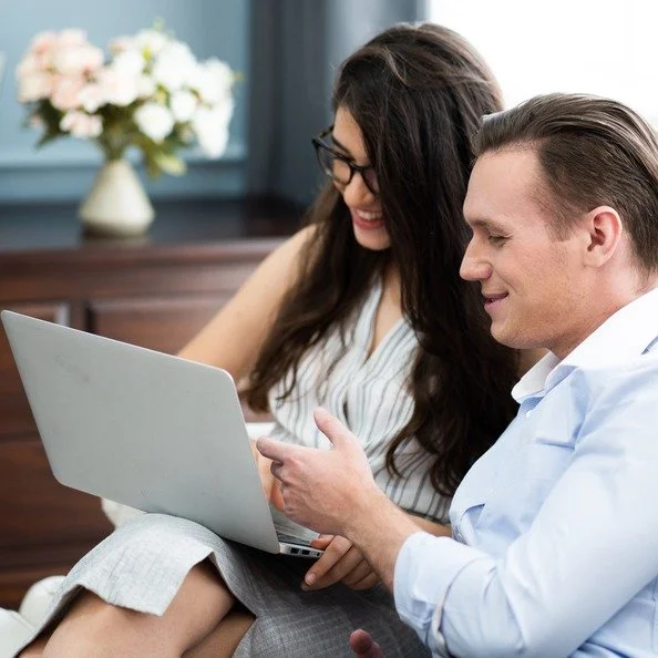 So it begins... You&rsquo;re planning a destination wedding! 💍🌍!

Congrats! You&rsquo;ve made the big decision to get married abroad &mdash; exciting, right? 

But where do you begin? 

Here's your step-by-step guide 💡👇

1️⃣ . Choose Your Destina