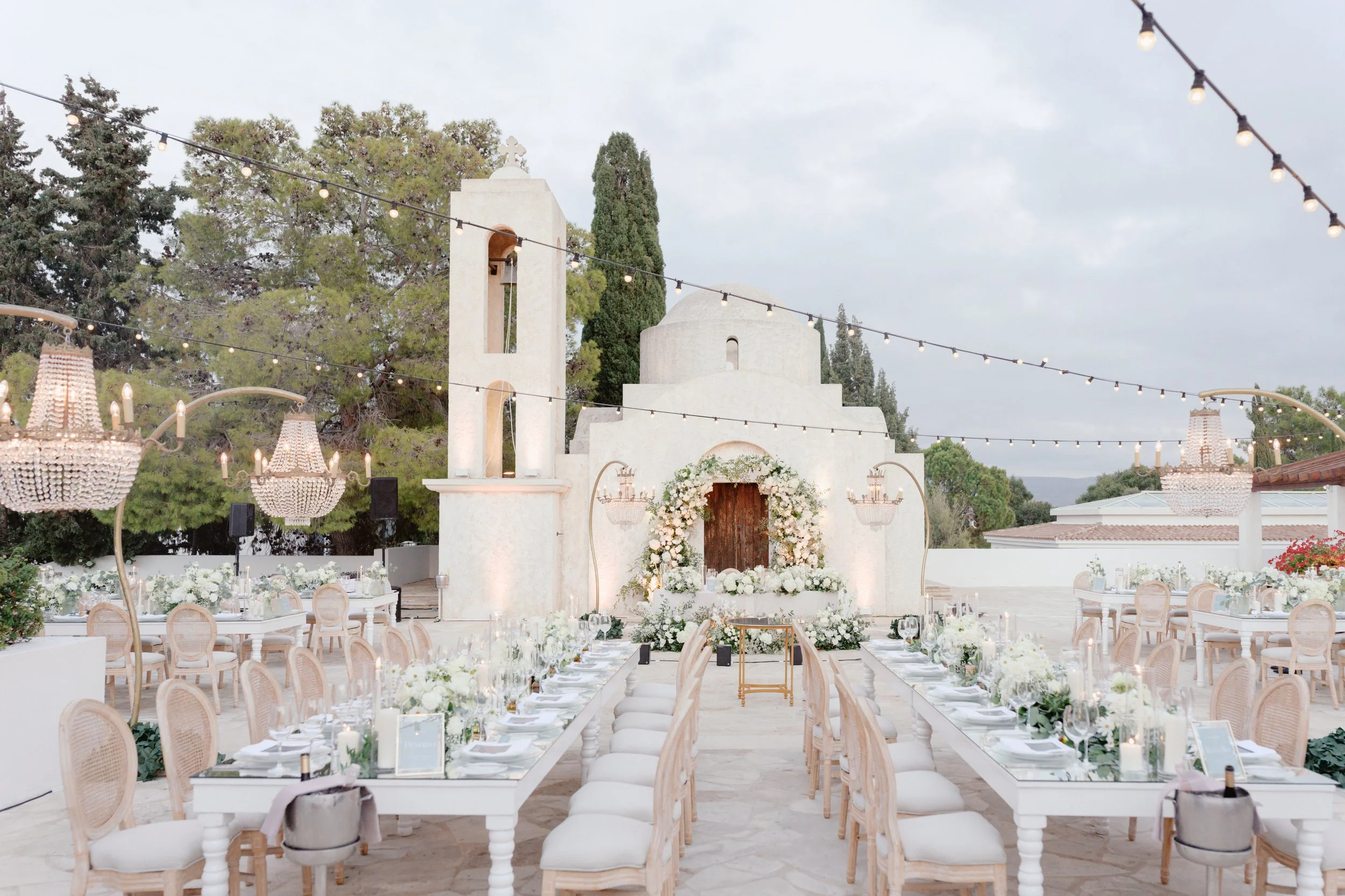 Stunning White Chapel Venue/minimum 35 guests from £9,820